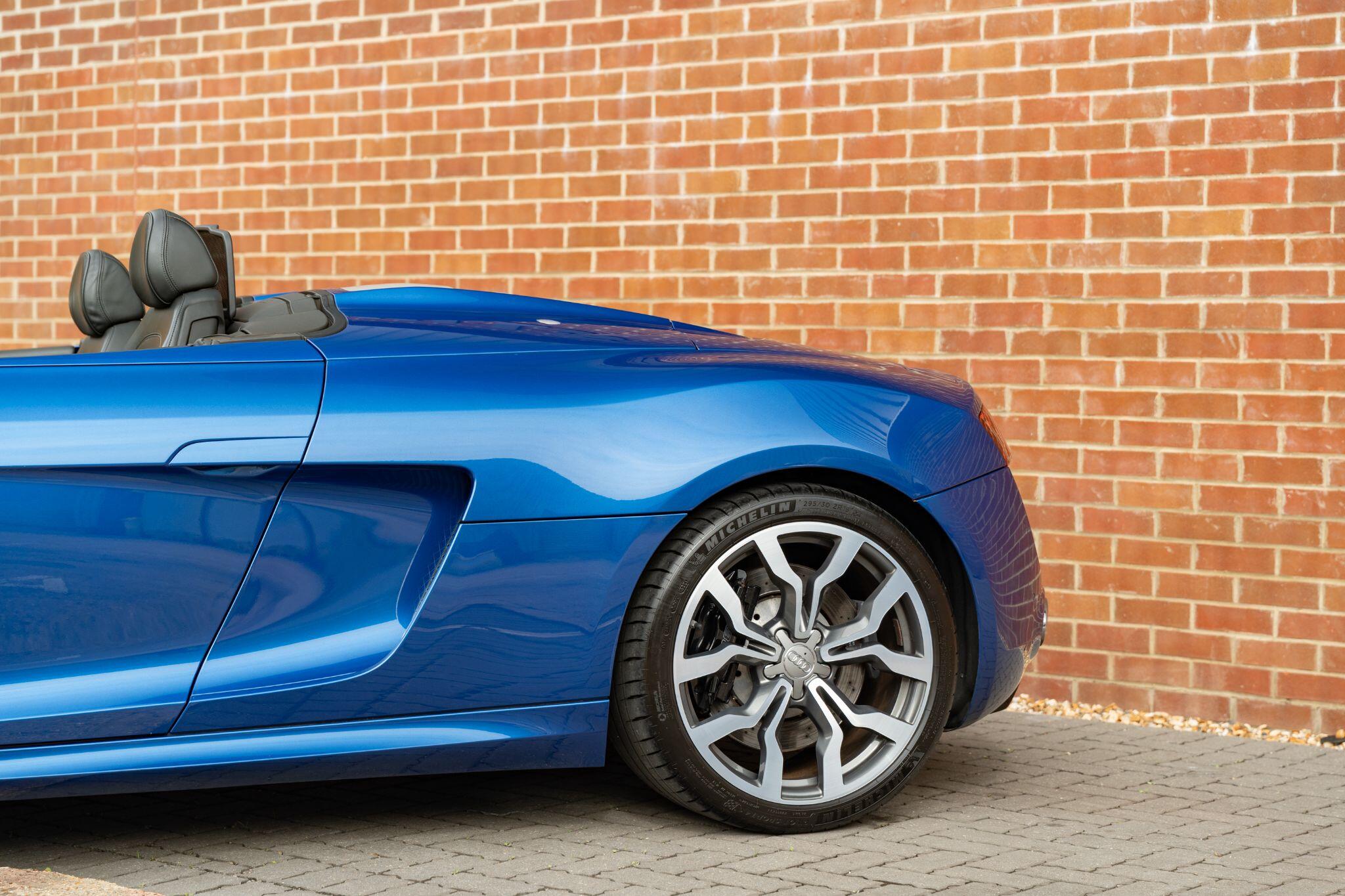 Audi R8 view 18