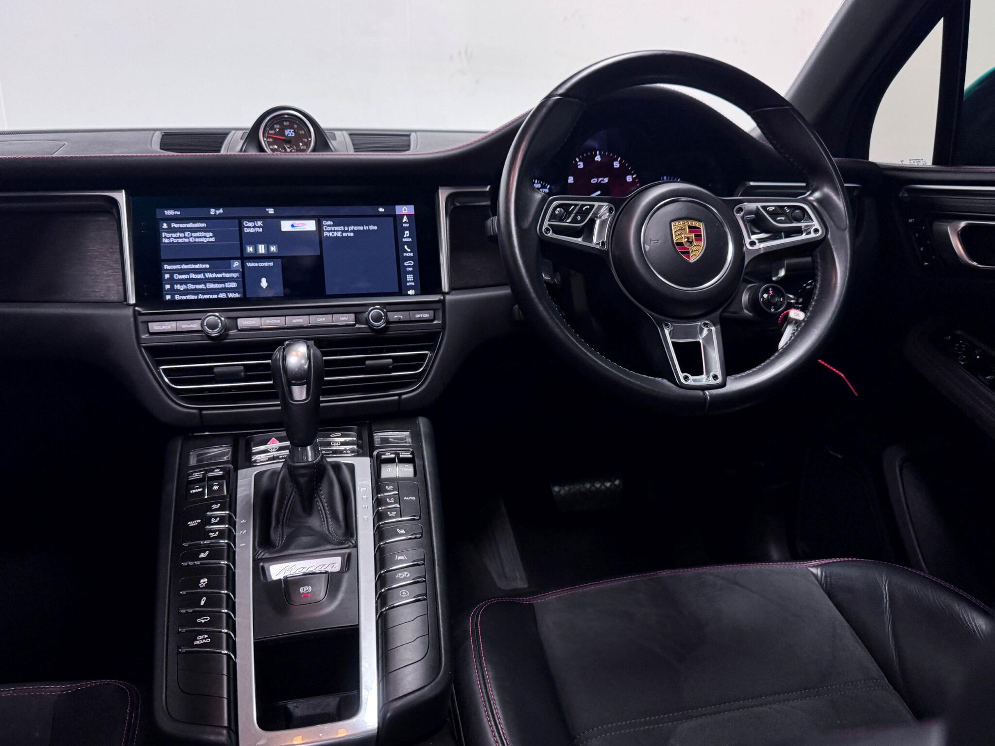 Porsche Macan view 18