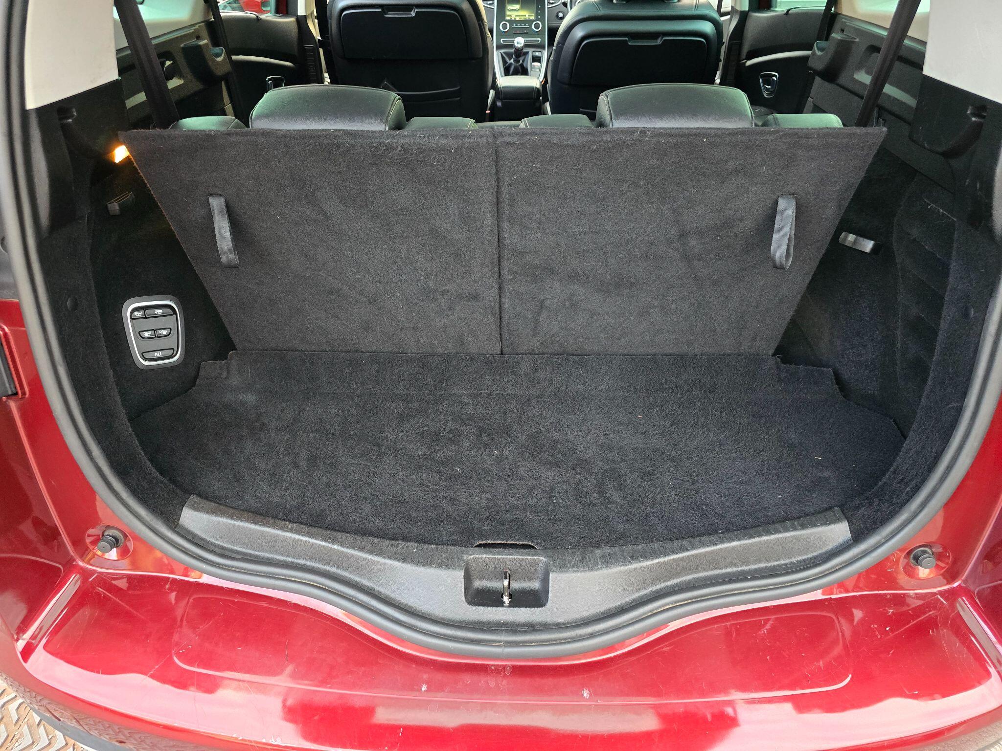 Renault Grand Scenic view 58