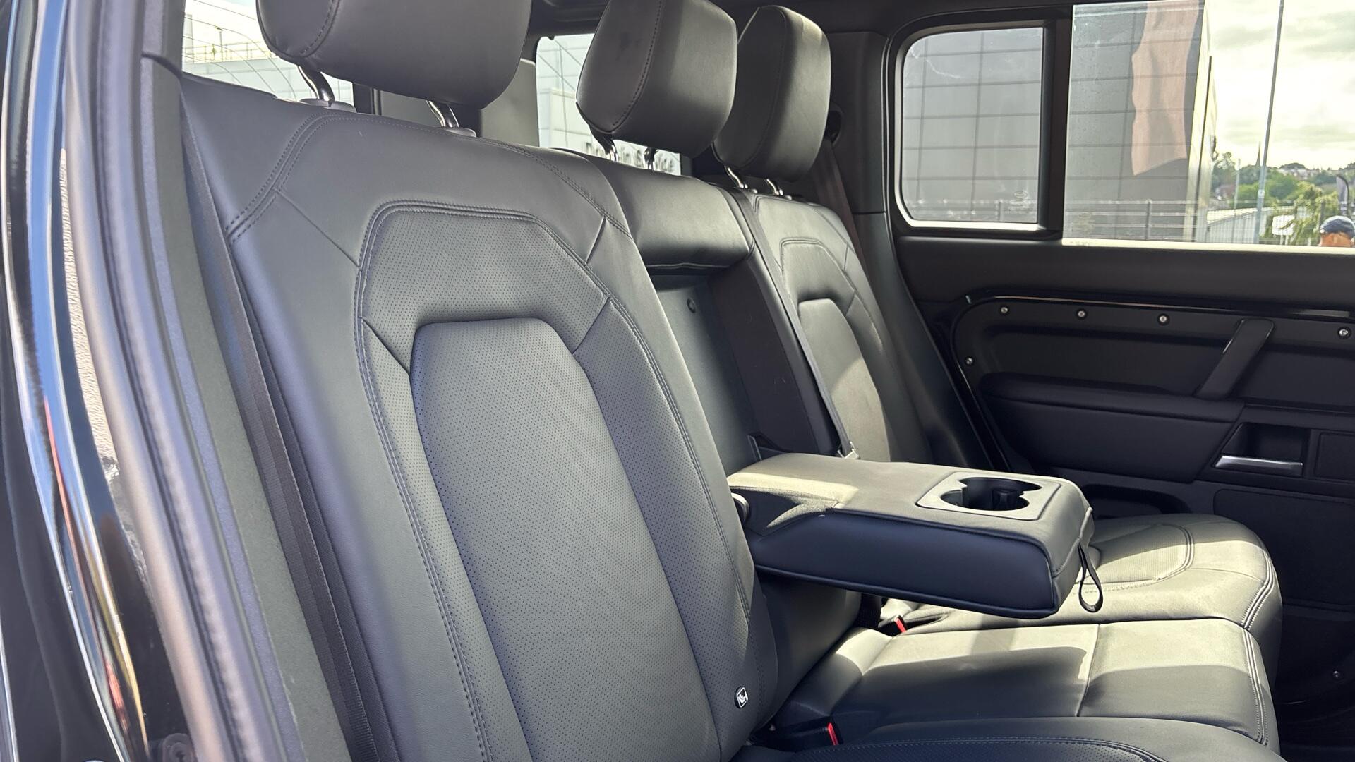 Land Rover Defender view 42