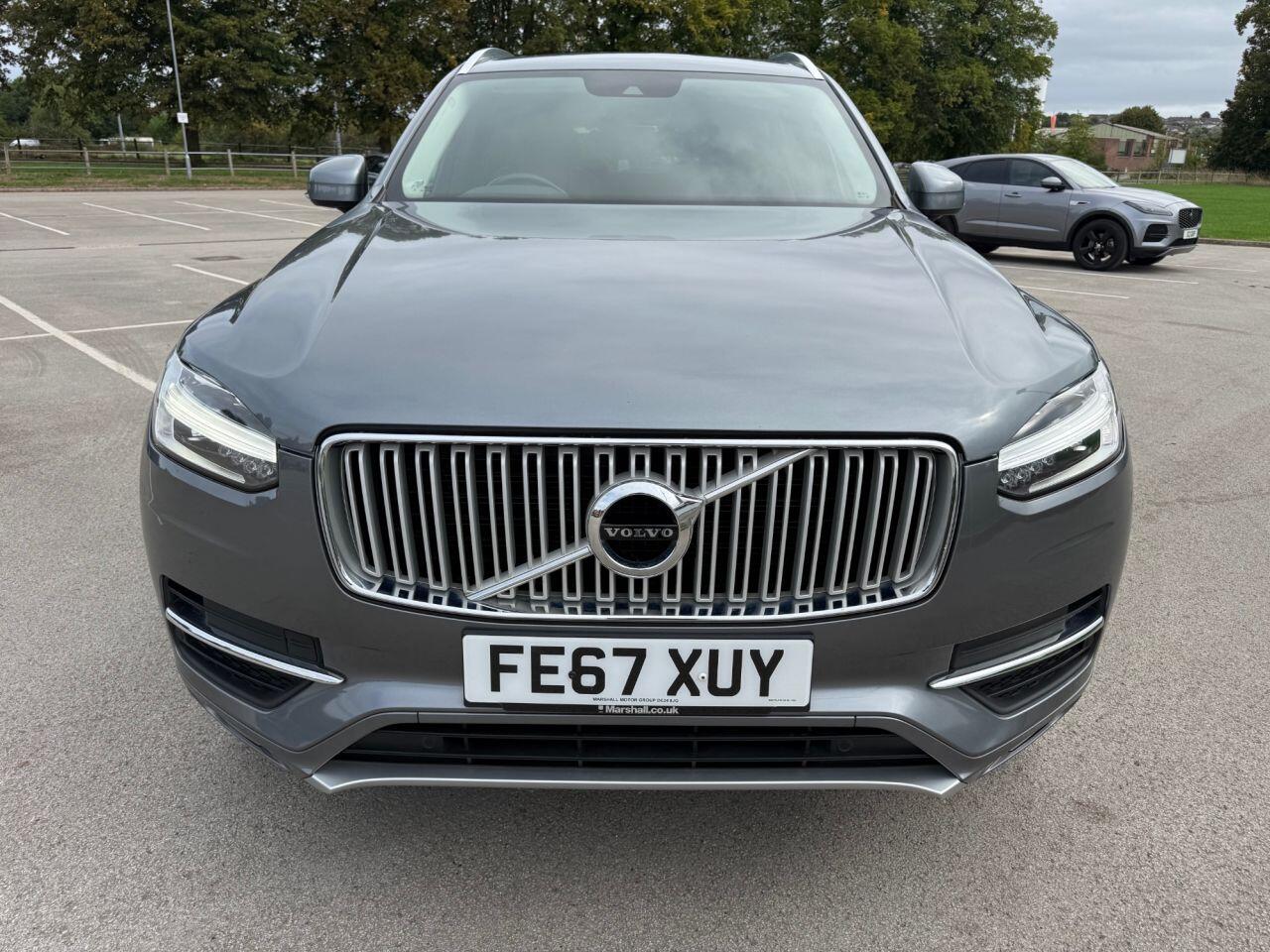 Volvo XC90 view 8