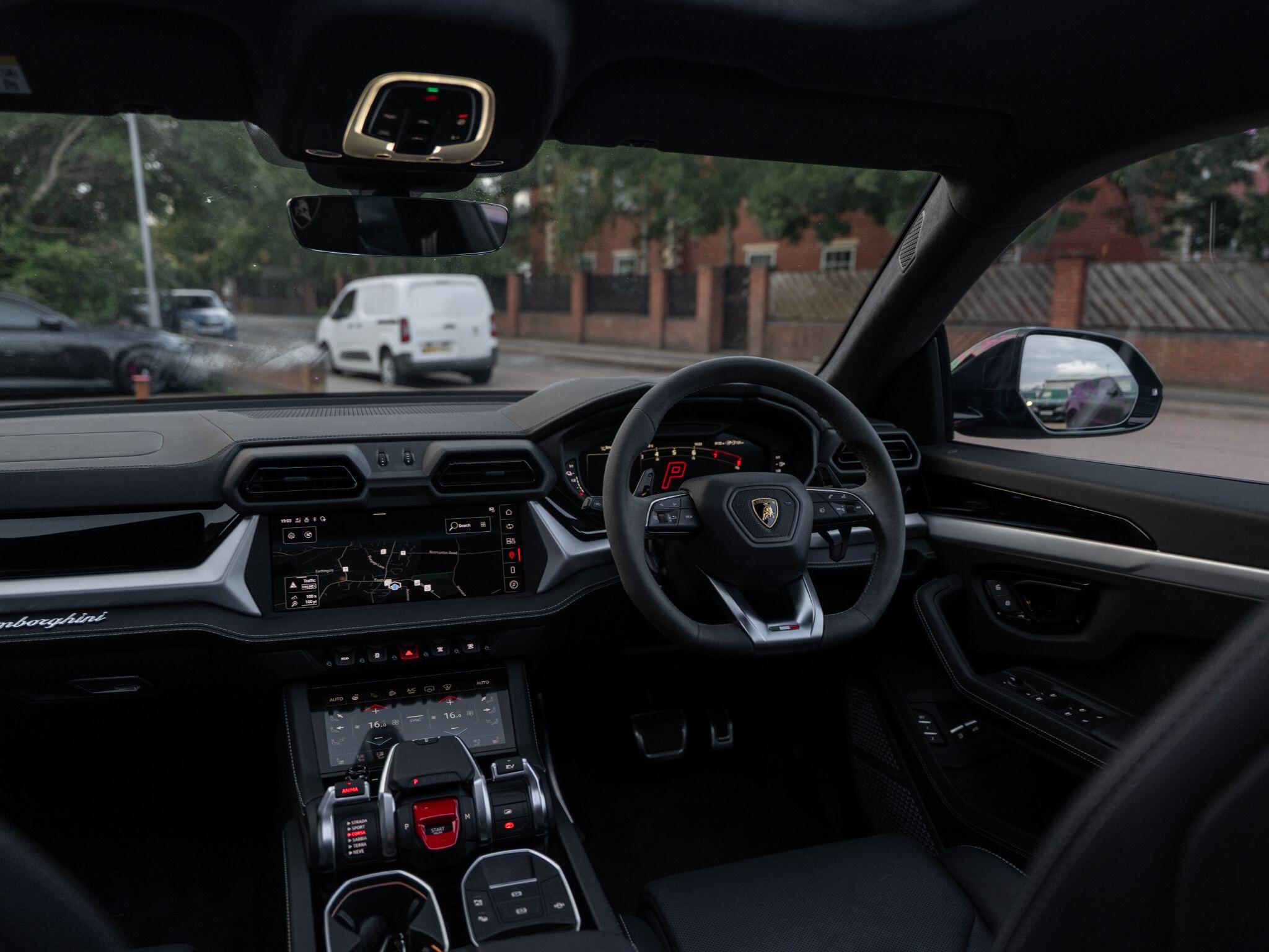 Lamborghini Urus view 40