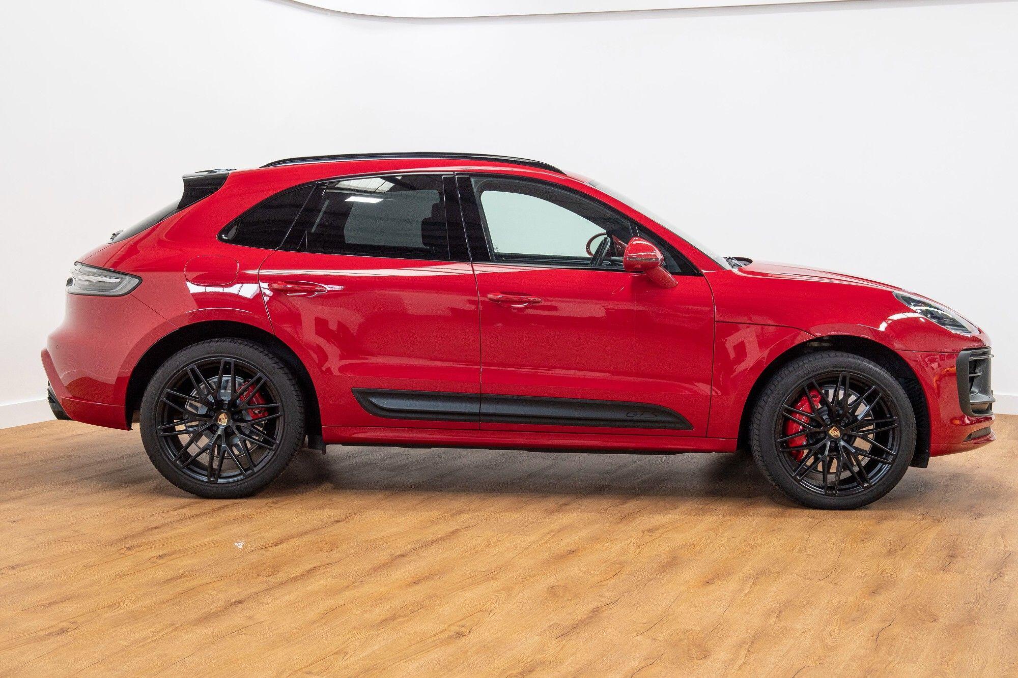 Porsche Macan view 3