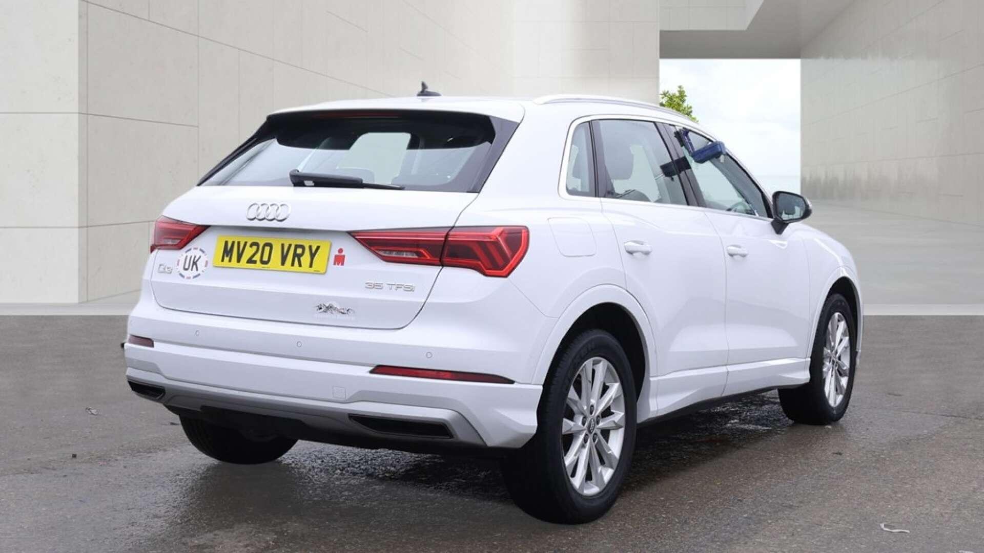 Audi Q3 view 5