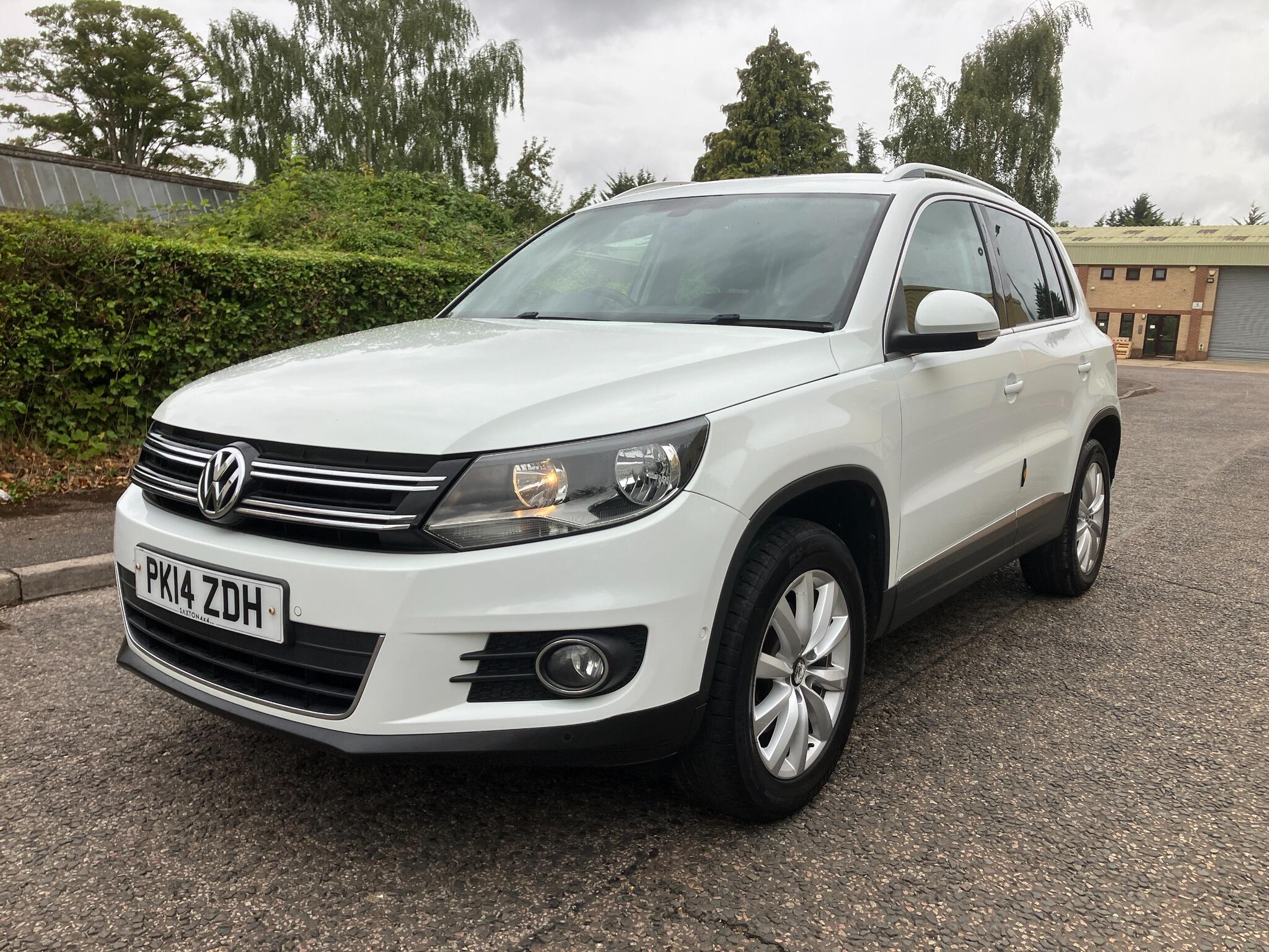 Volkswagen Tiguan view 3