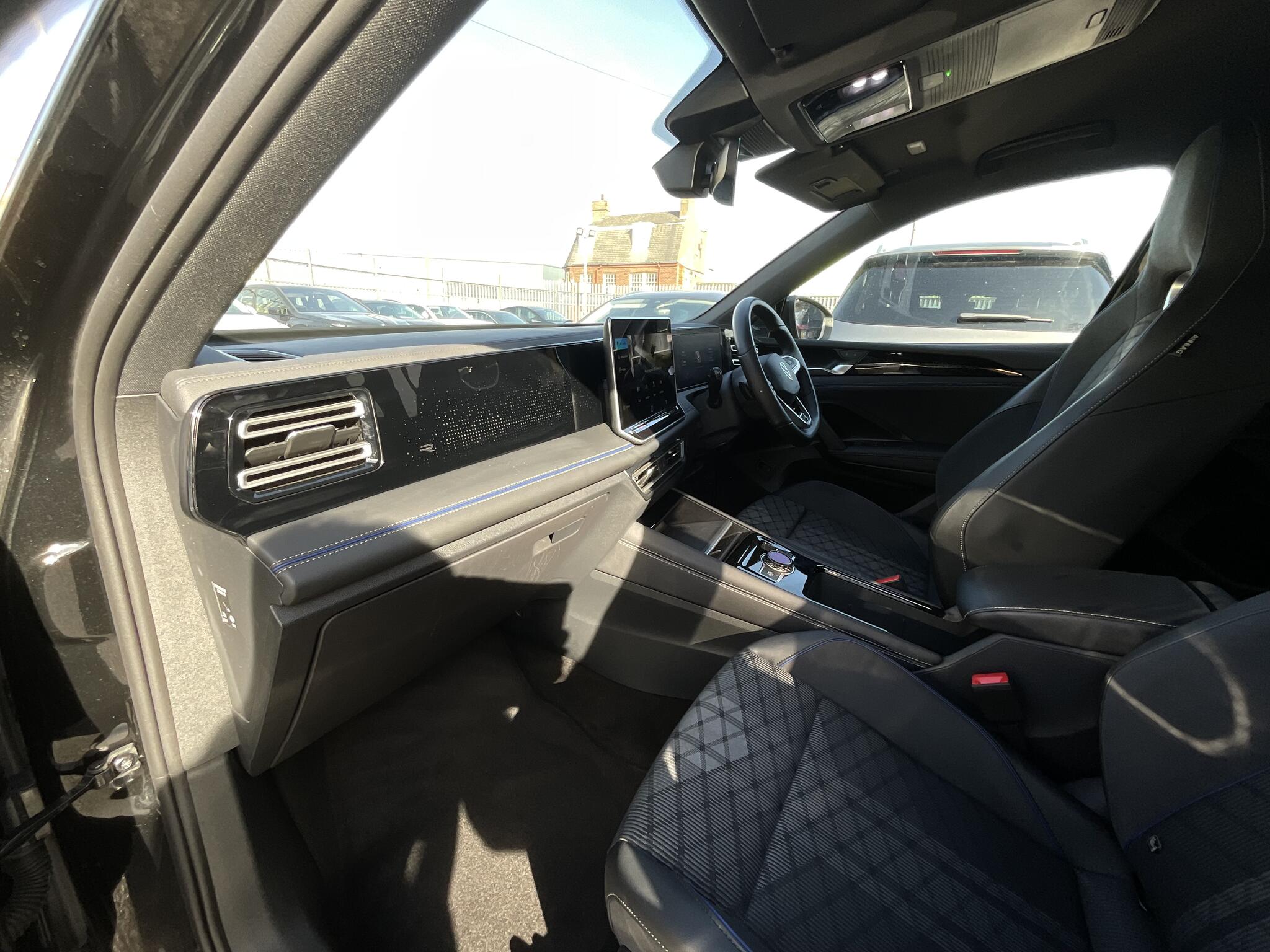 Volkswagen Tiguan view 17