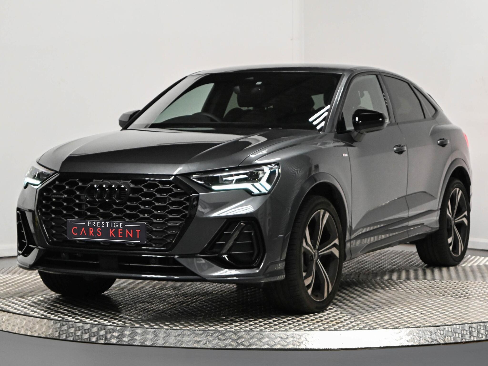 Audi Q3 view 39