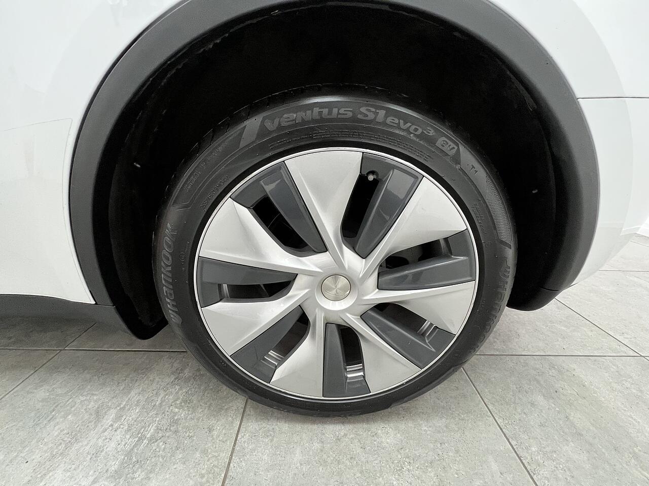 Tesla Model Y view 20