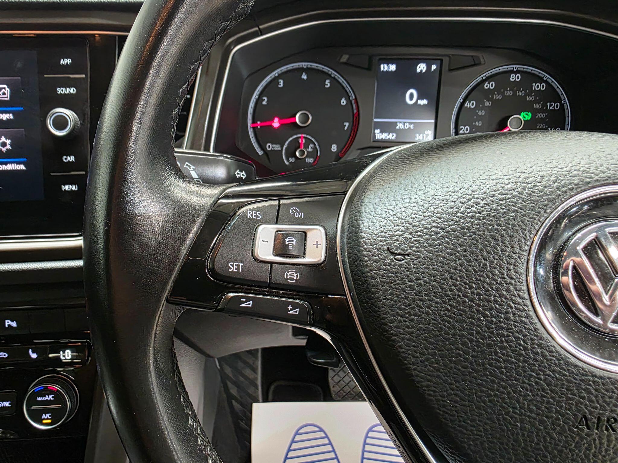 Volkswagen T-Roc view 17