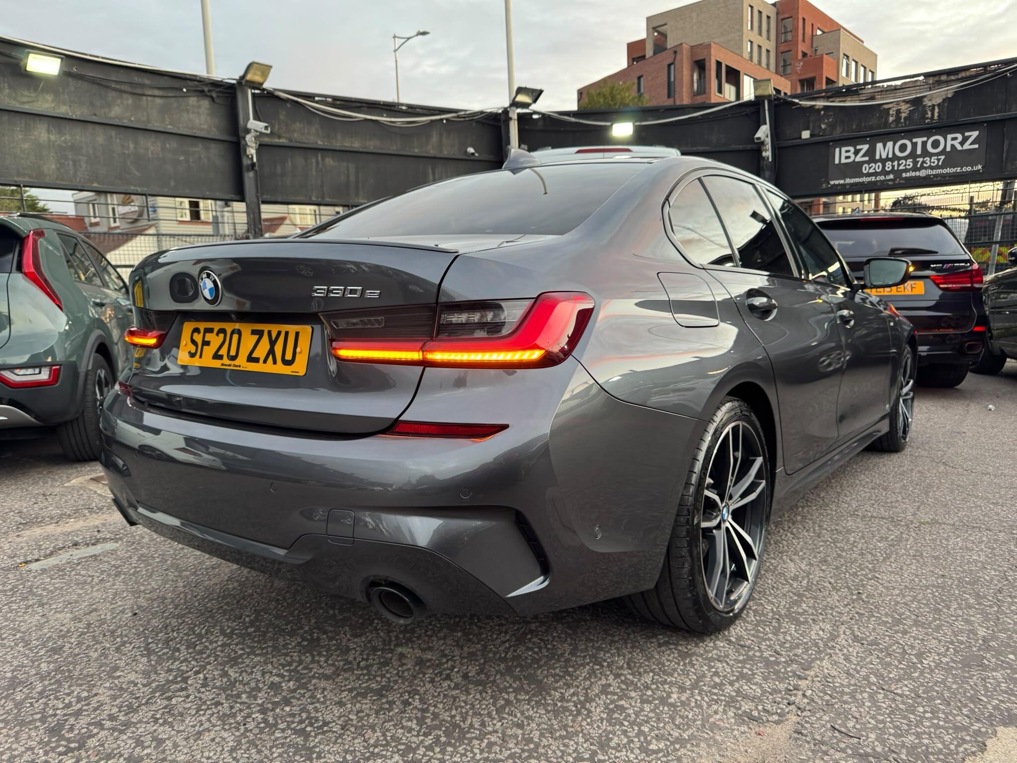 BMW 3 Series view 11