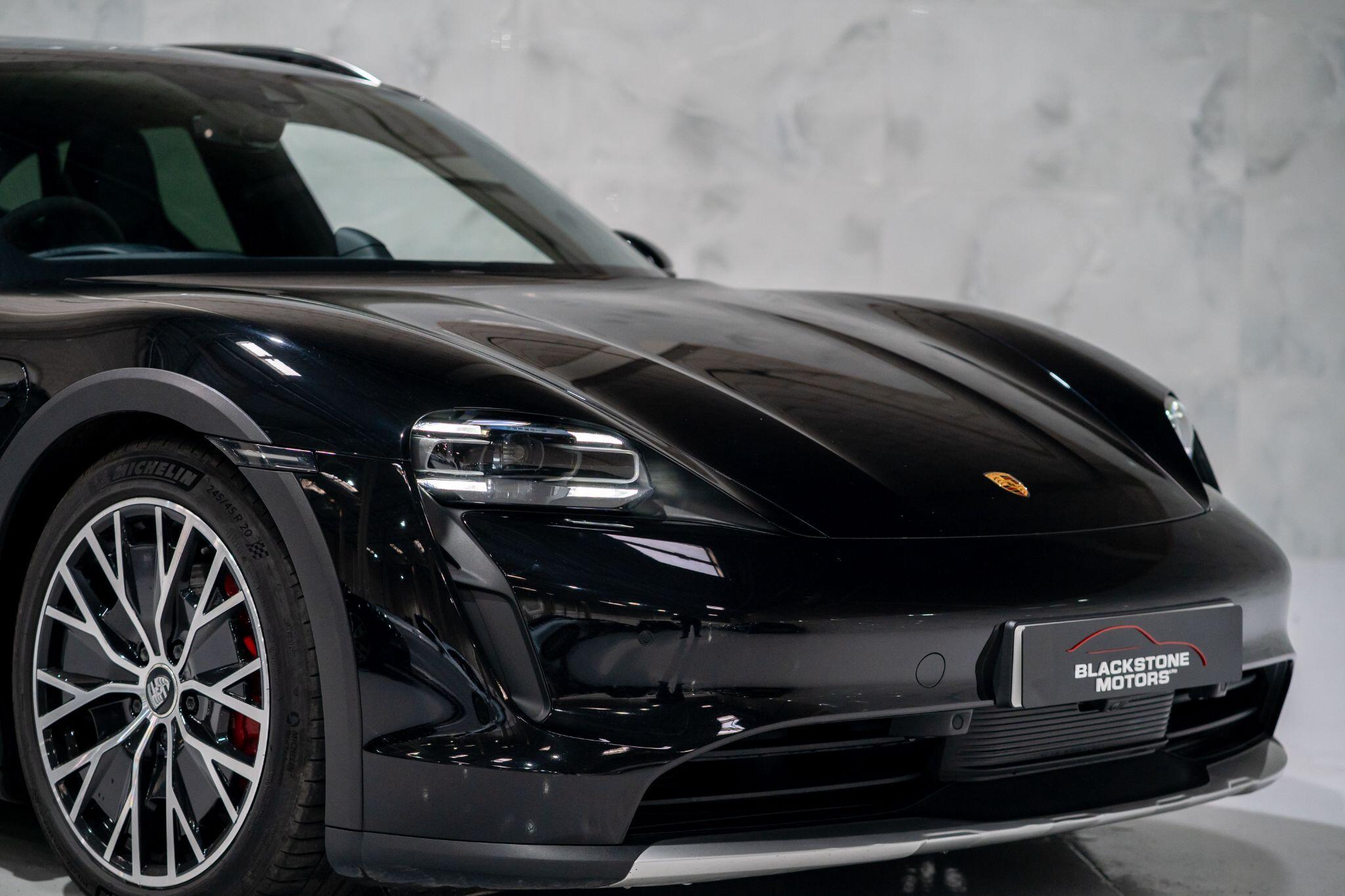 Porsche Taycan view 36
