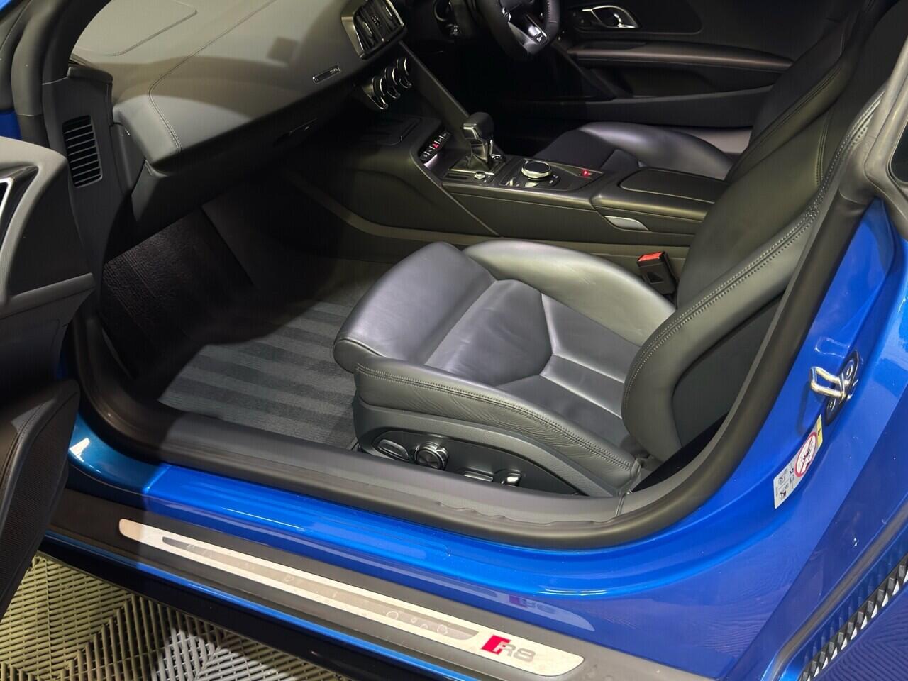 Audi R8 view 24