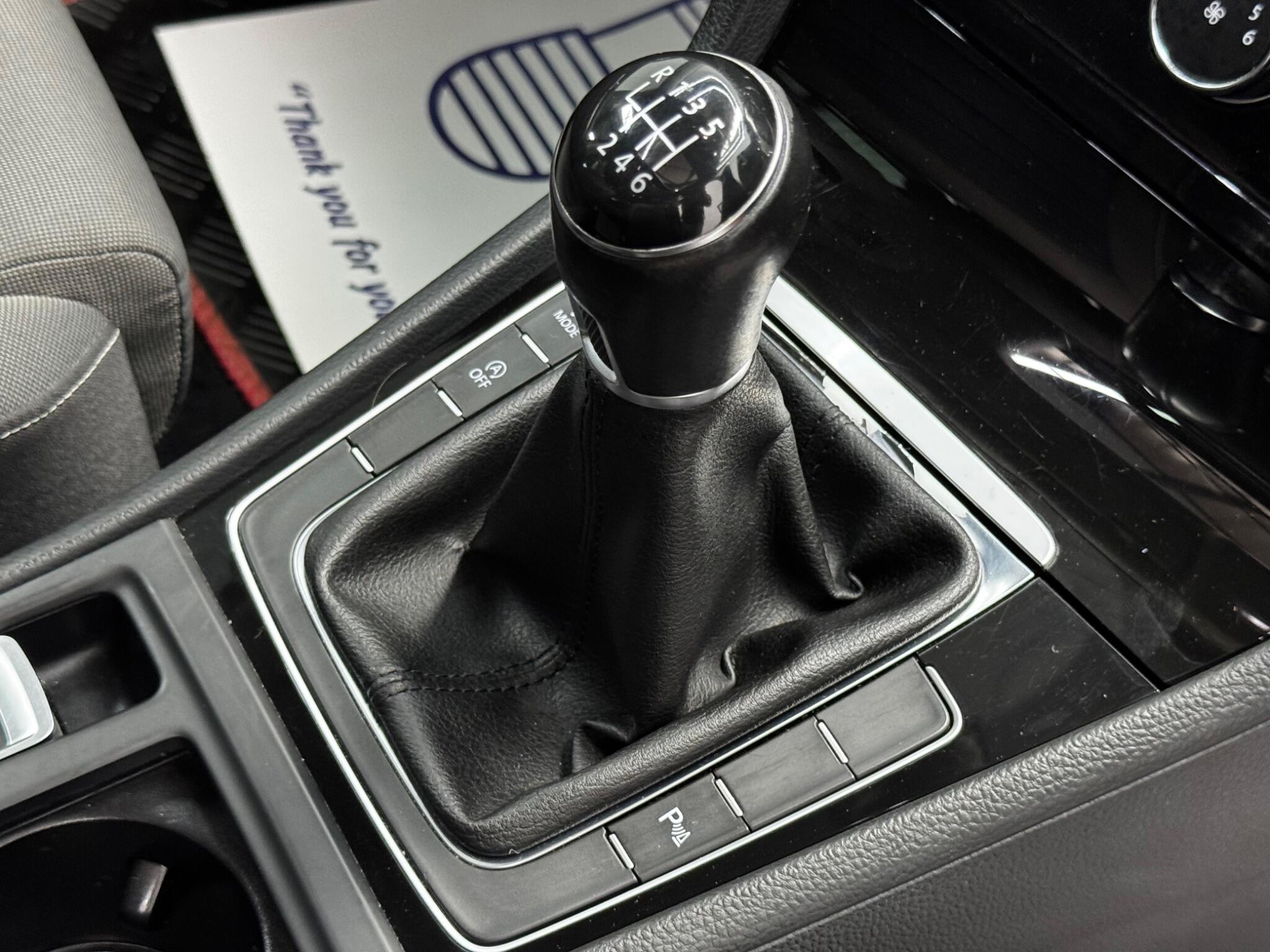 Volkswagen Golf view 24