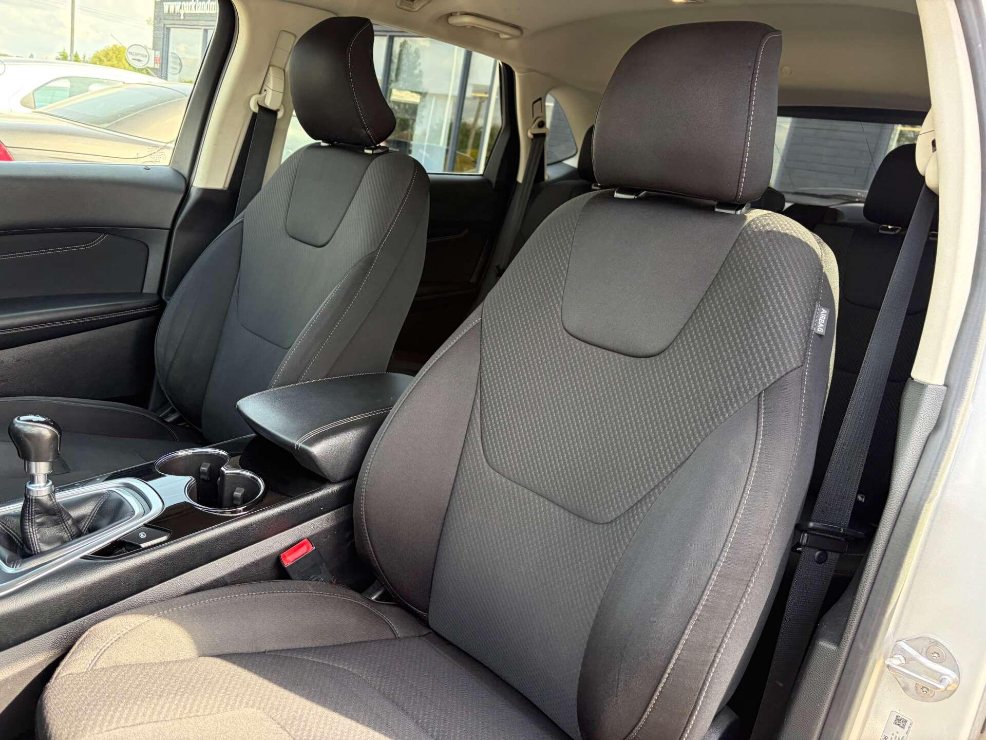 Ford Edge view 17