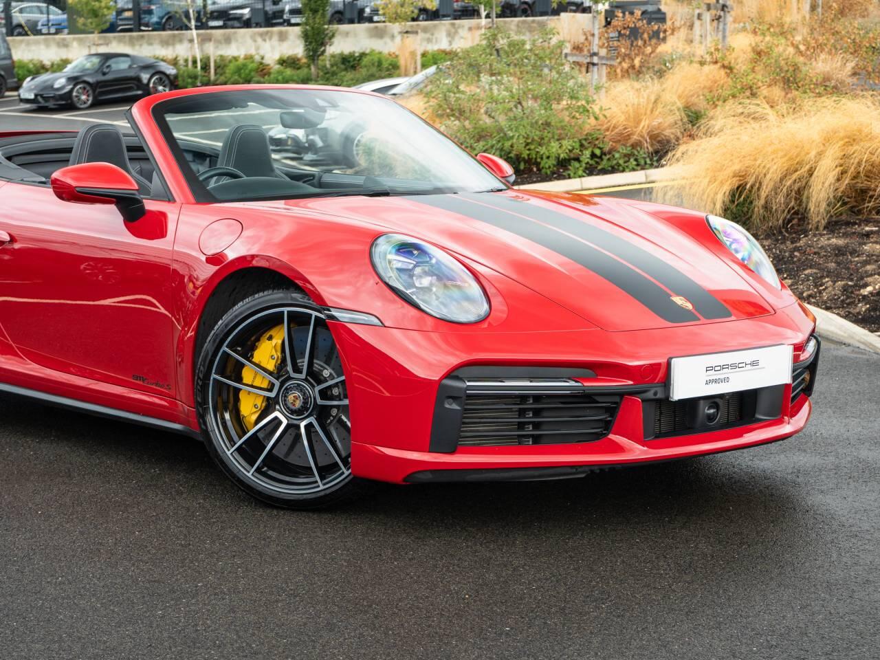 Porsche 911 view 16