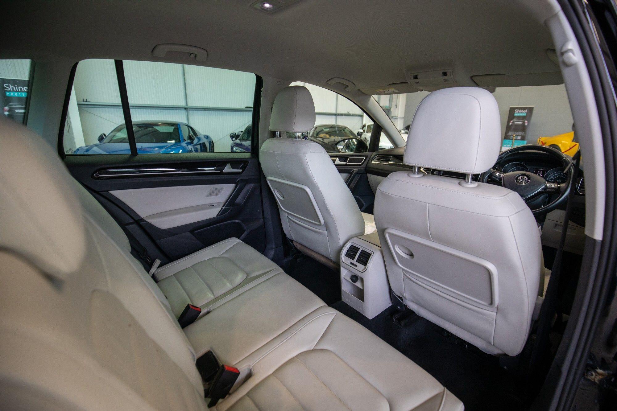 Volkswagen Golf Sportsvan view 12