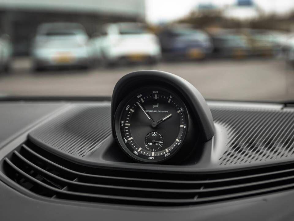 Porsche Taycan view 72