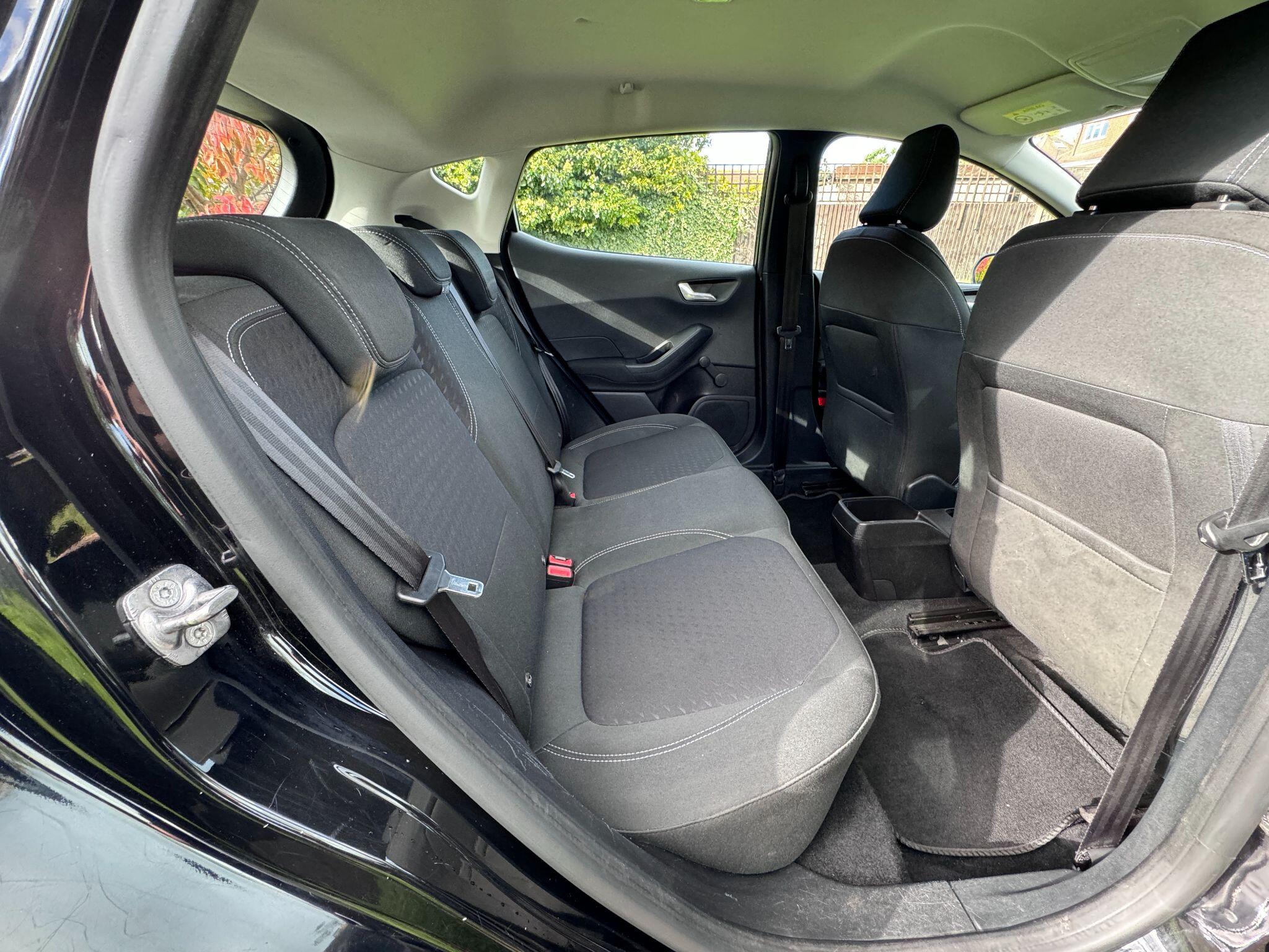 2017 Ford Fiesta image 33