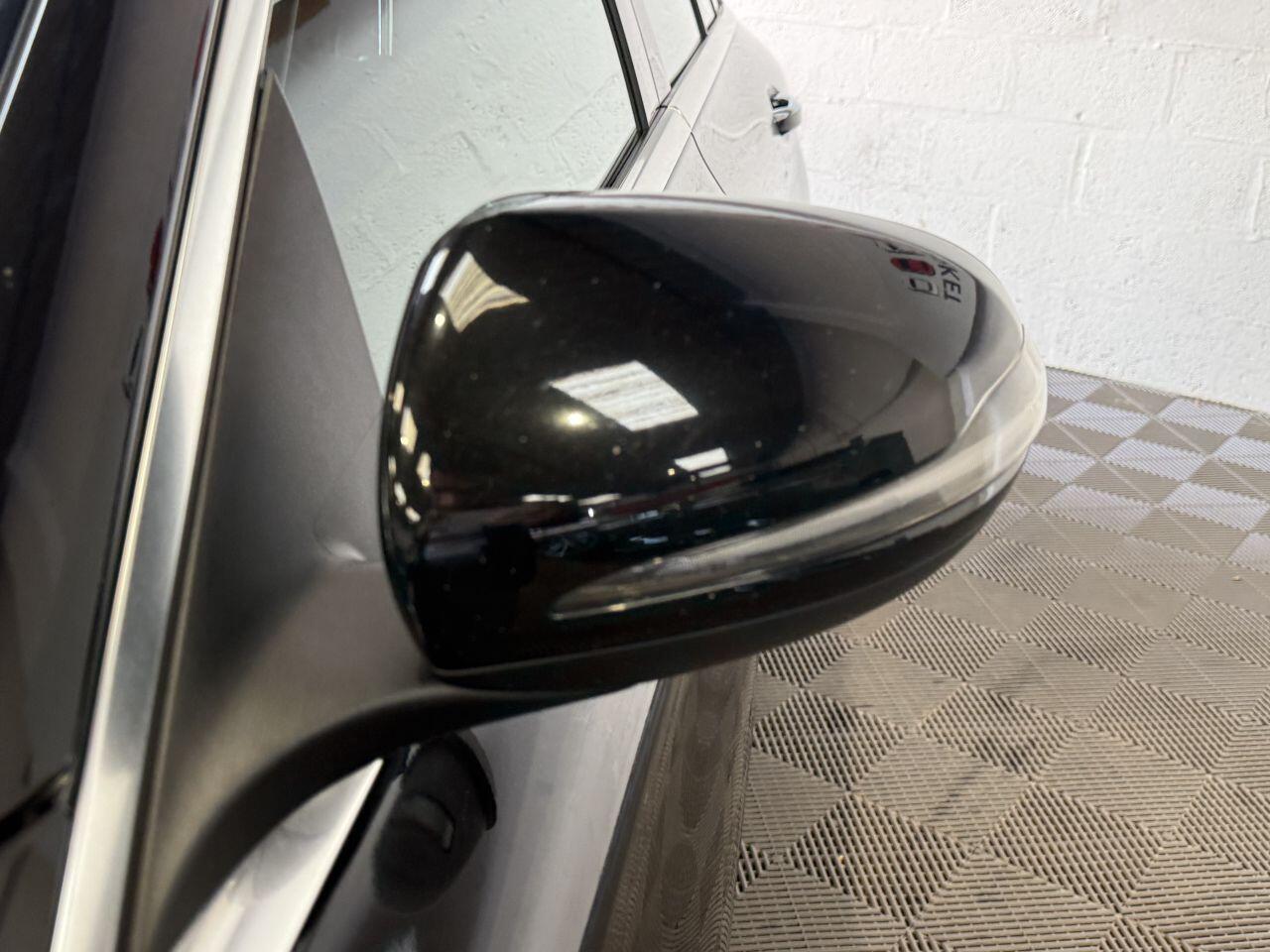 Mercedes-Benz C-Class view 25