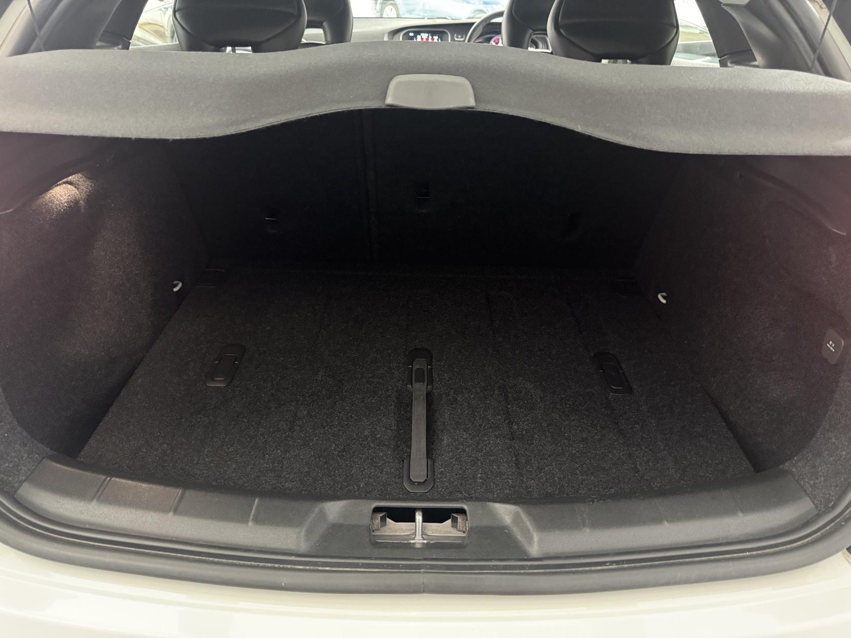 Volvo V40 view 64