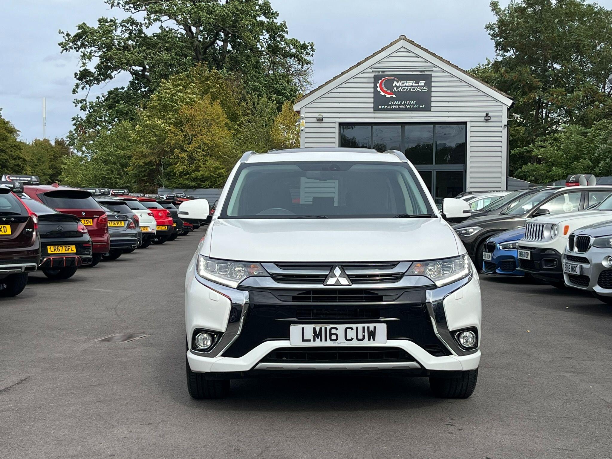 Mitsubishi Outlander view 2