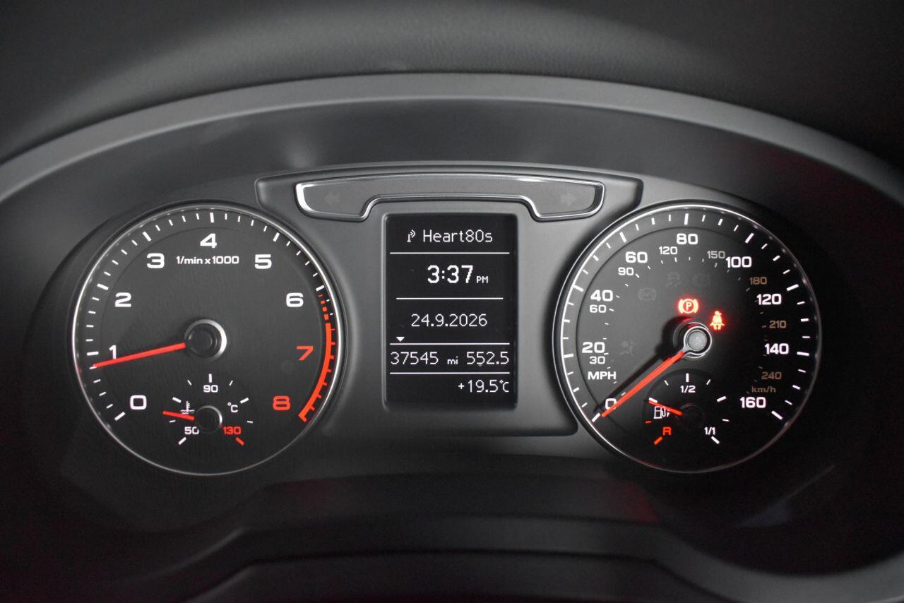 Audi Q3 view 21