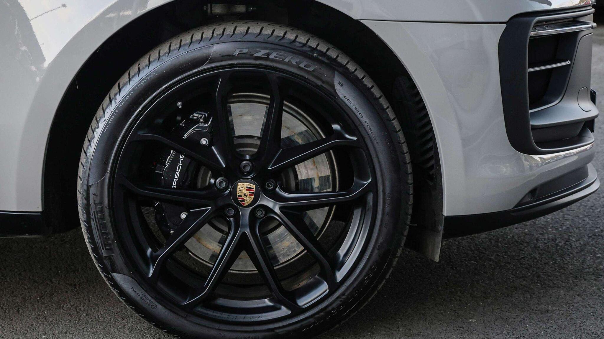 Porsche Macan view 9
