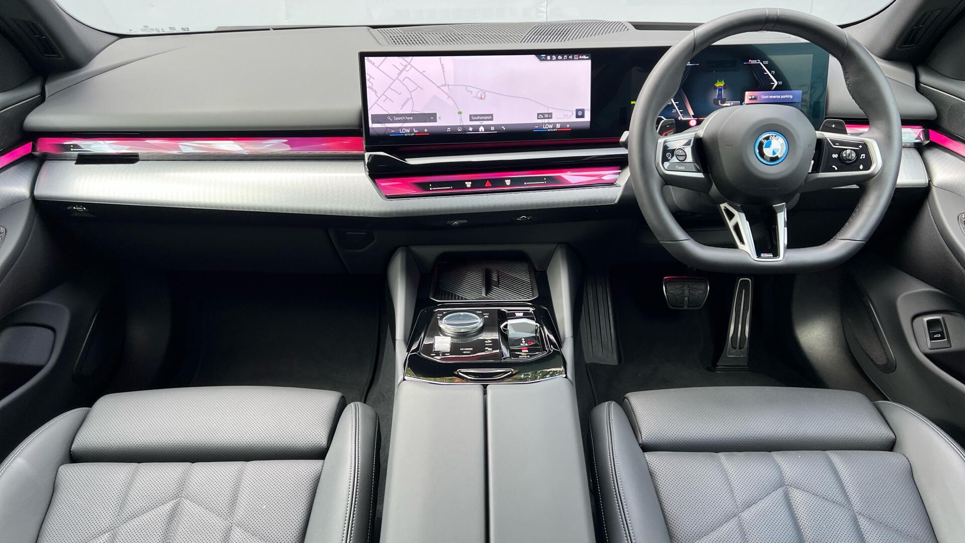 BMW 5 Series view 4