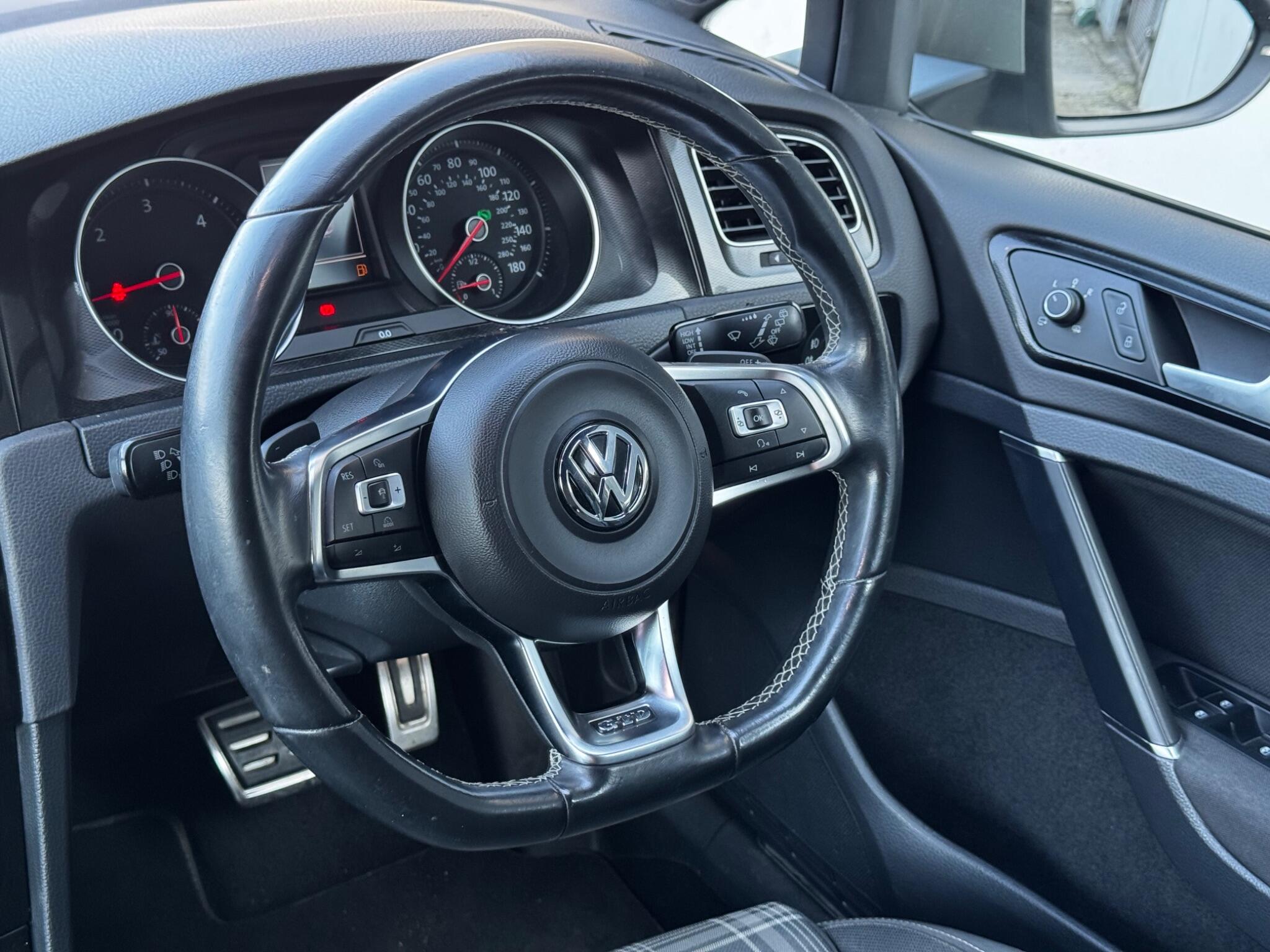 Volkswagen Golf view 41