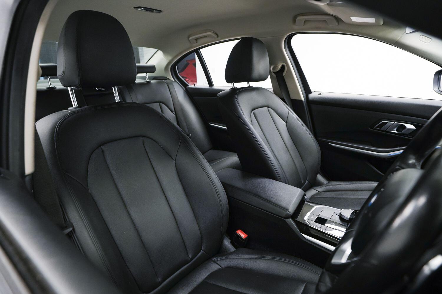 BMW 3 Series view 9
