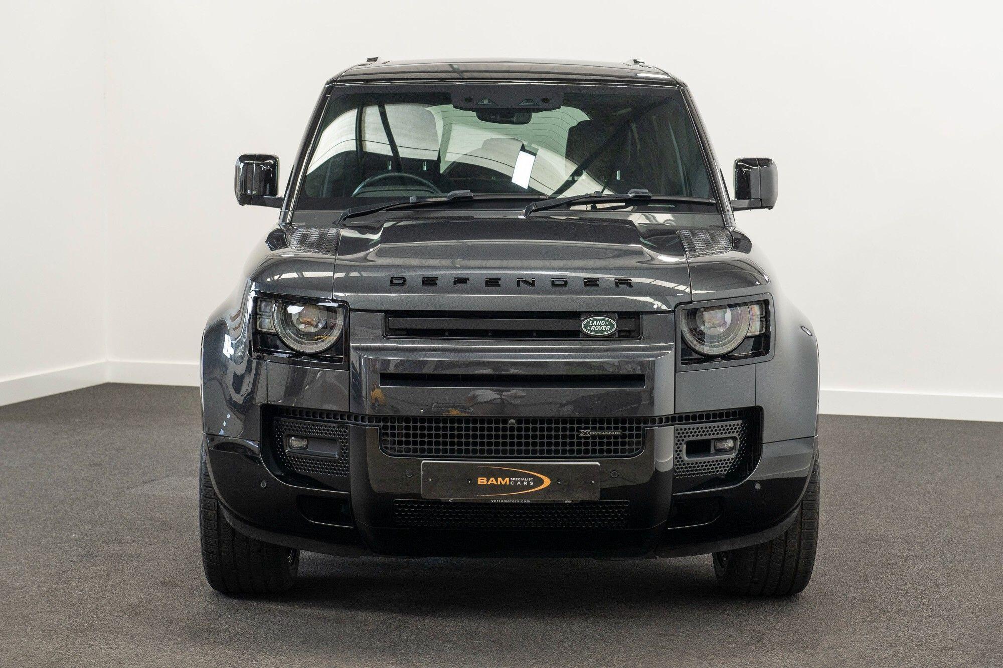 Land Rover Defender 110 view 3