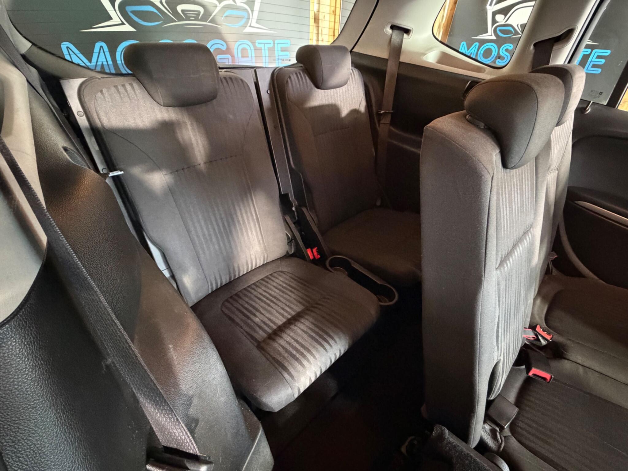 Vauxhall Zafira Tourer view 28