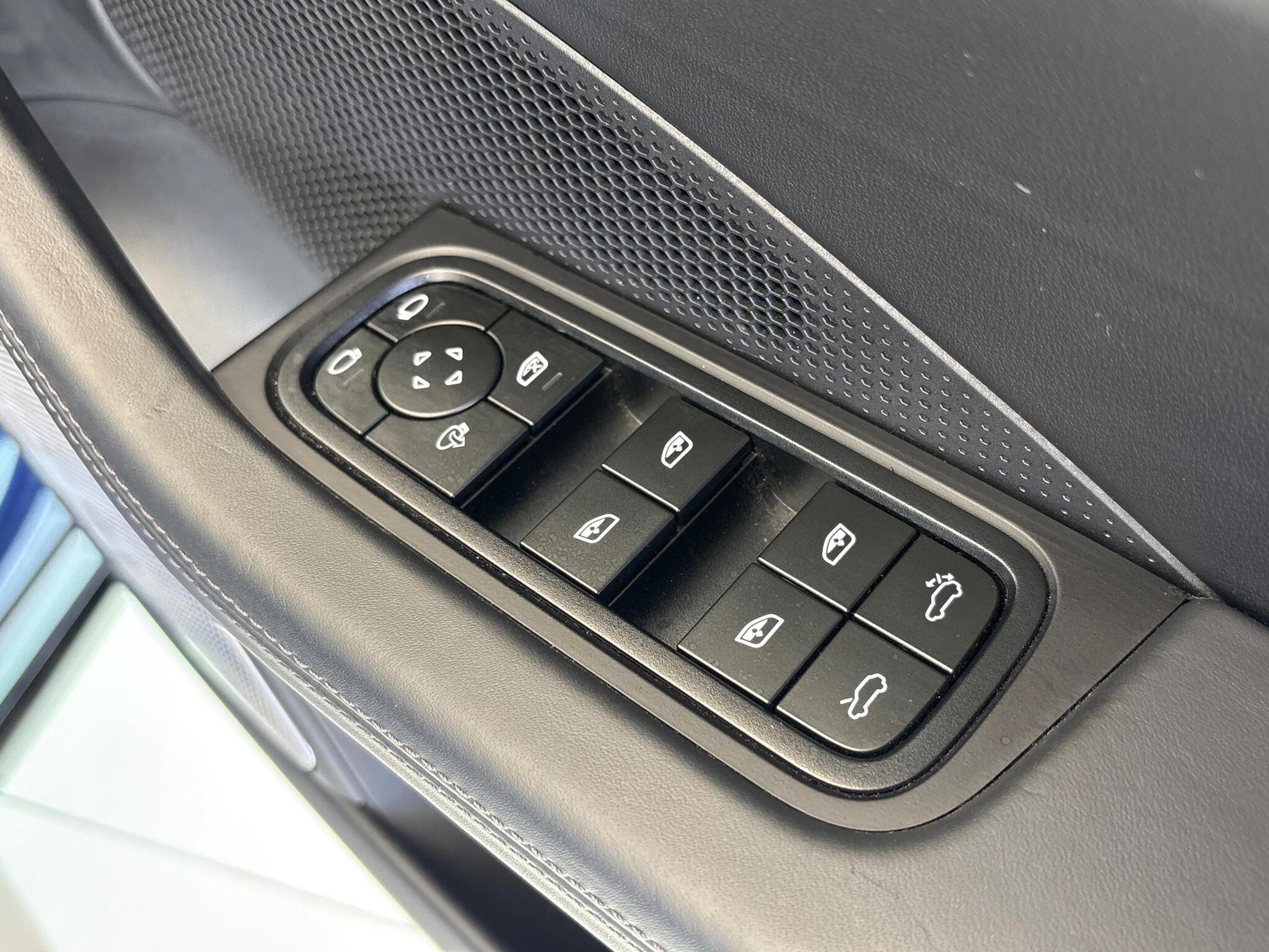 Porsche Macan view 34