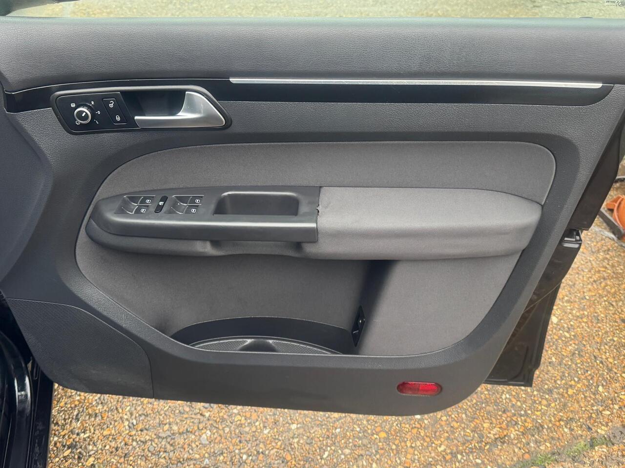 Volkswagen Touran view 34