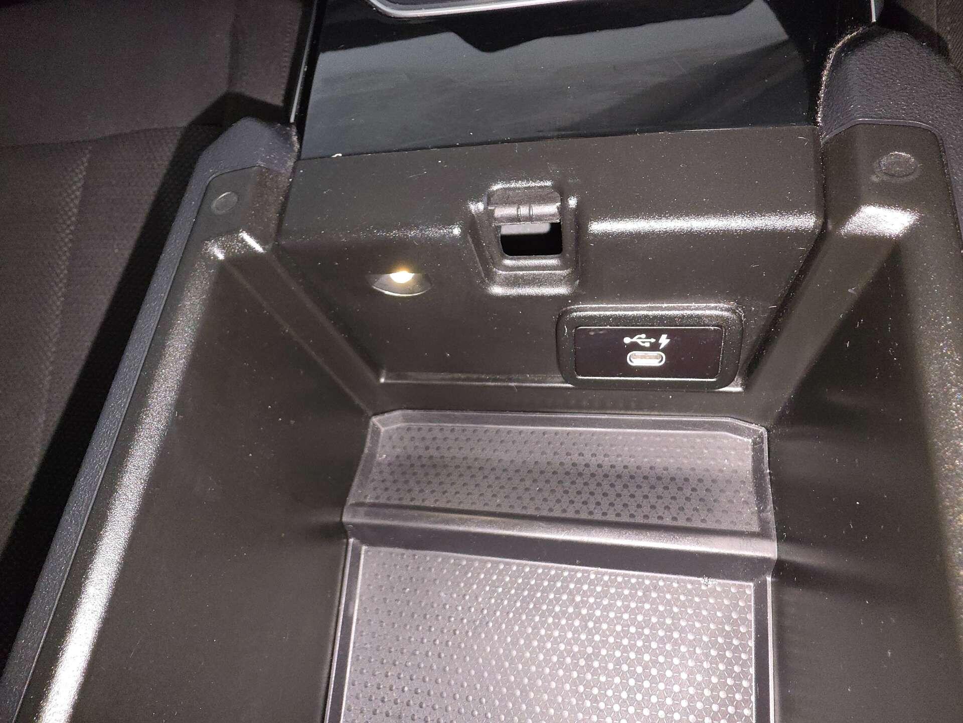 BMW 3 Series view 59
