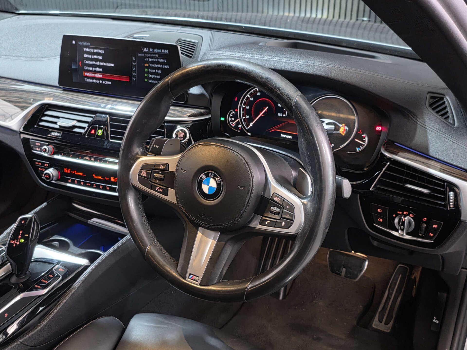 BMW 5 Series view 14