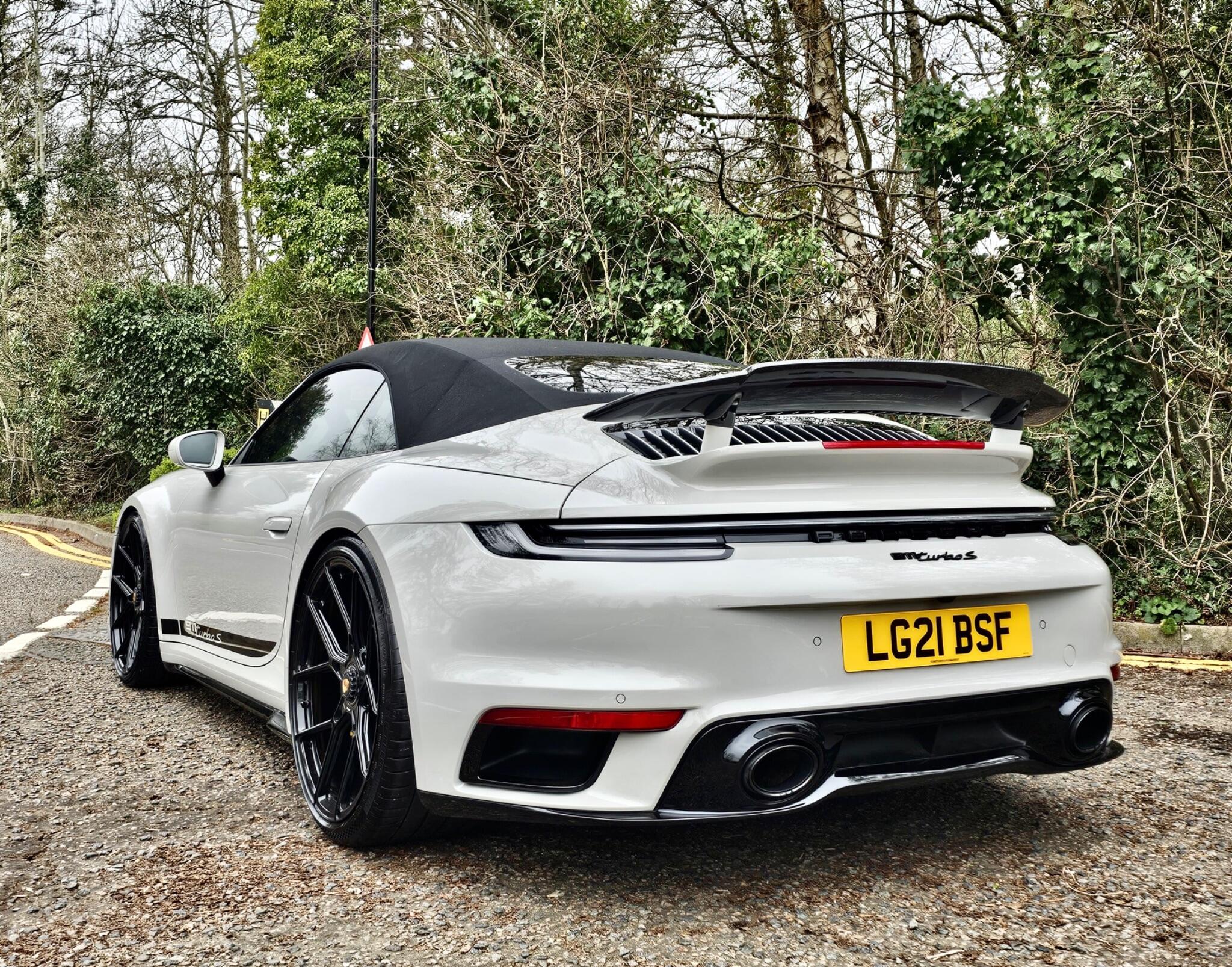 Porsche 911 view 16