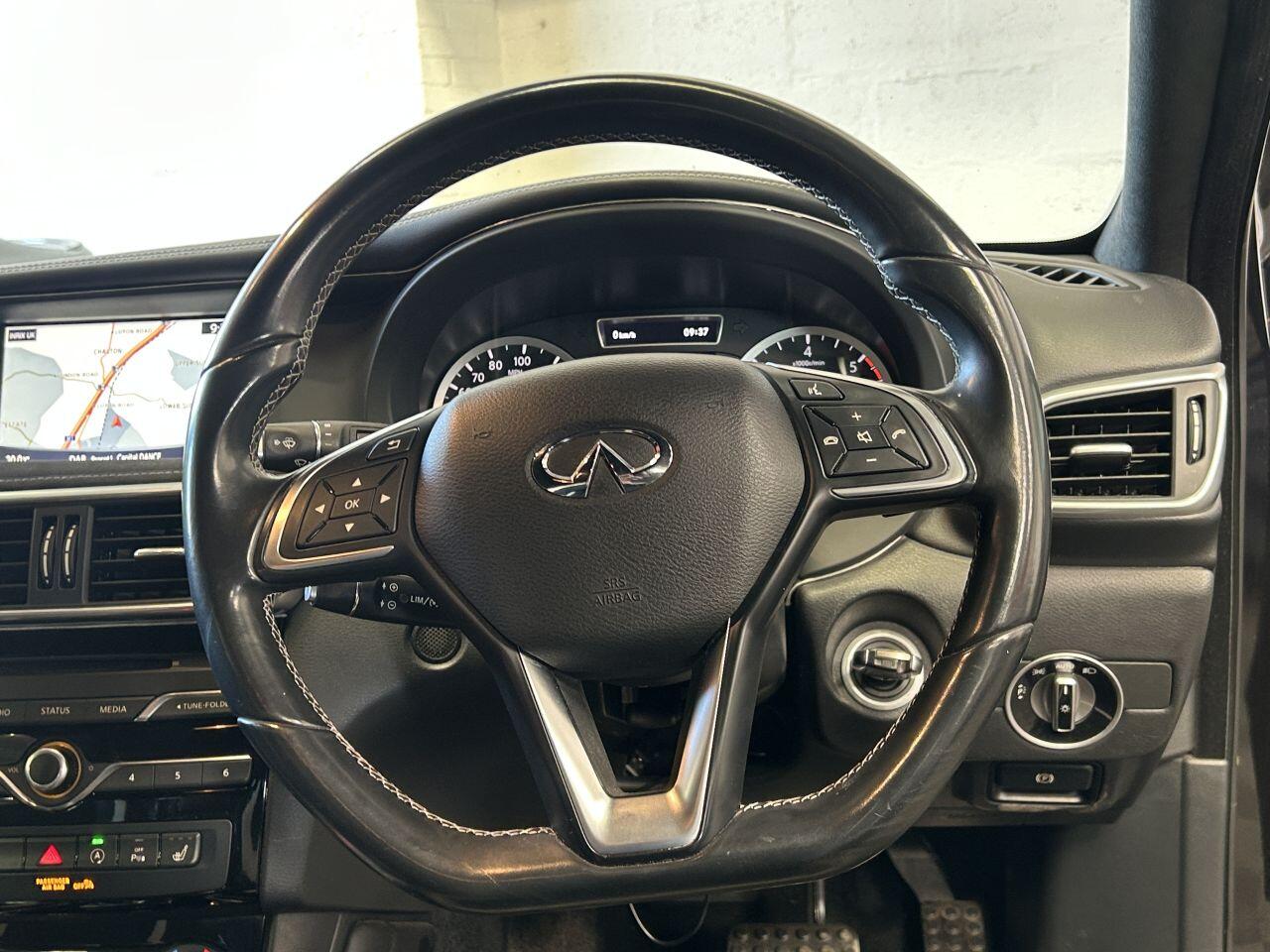 Infiniti Q30 view 31