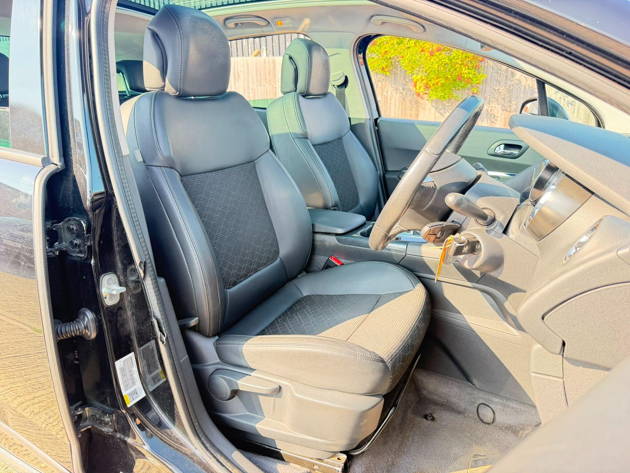 Peugeot 3008 view 10