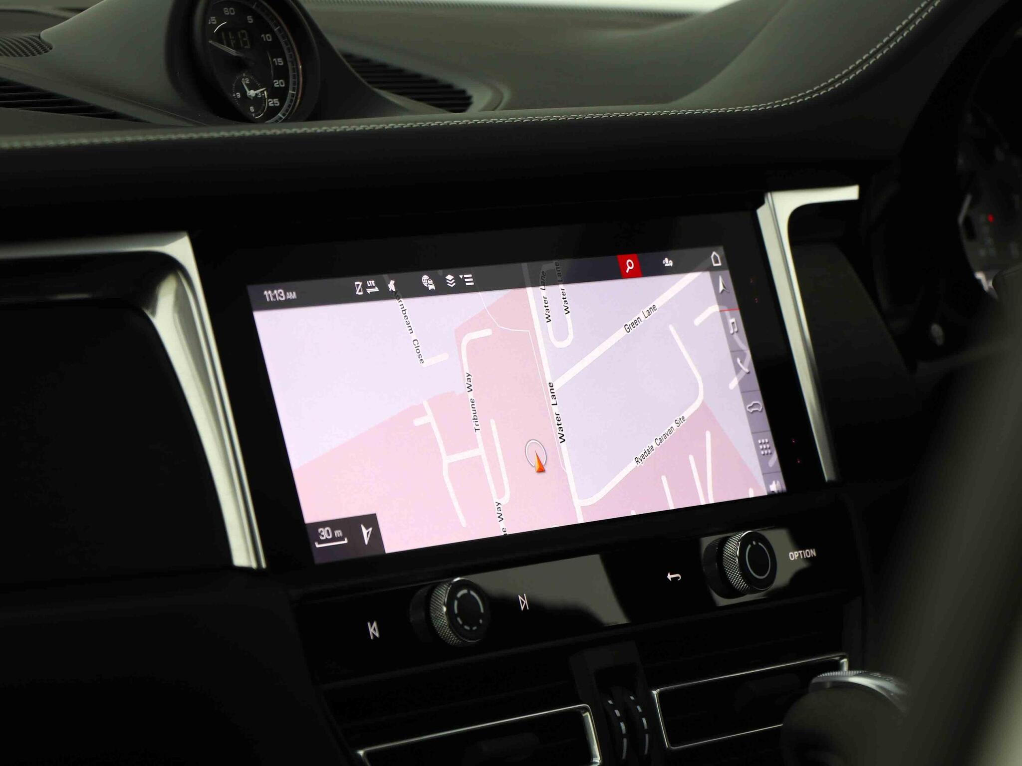 Porsche Macan view 34