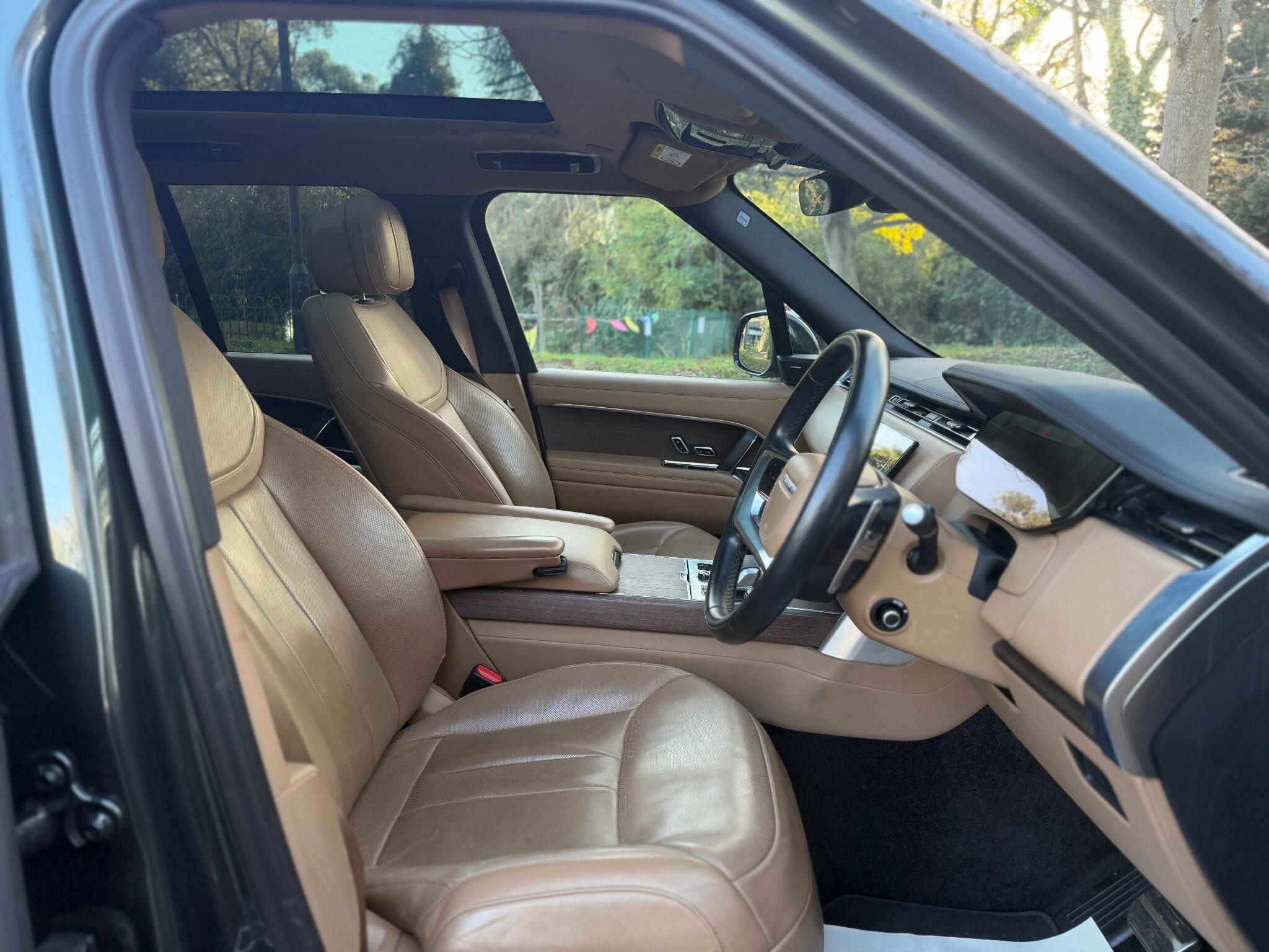 Land Rover Range Rover view 2