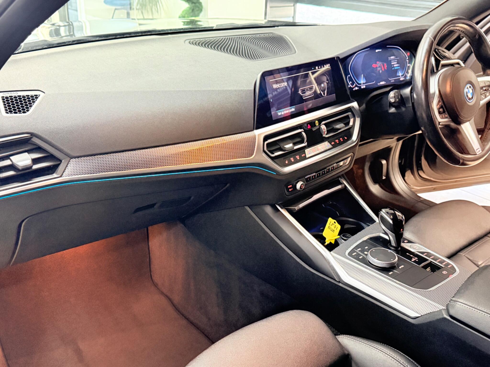 BMW 3 Series view 23