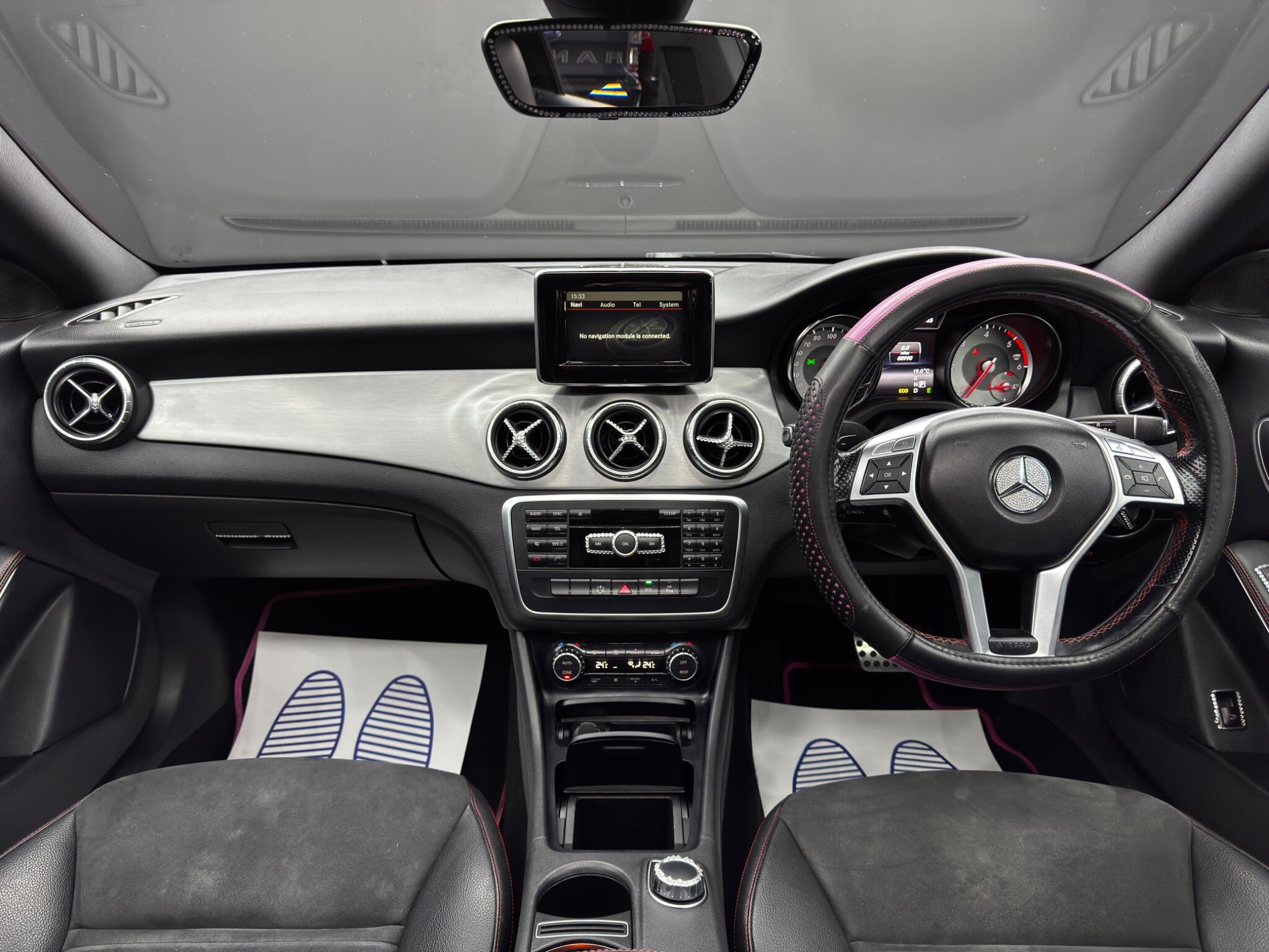 Mercedes-Benz Cla view 10