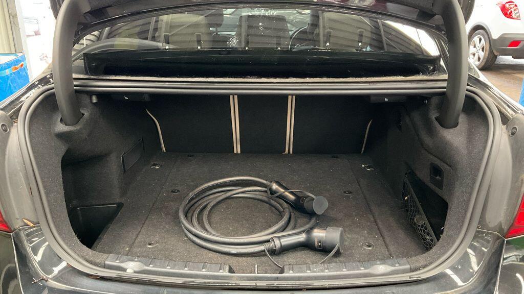 BMW 3 Series view 11