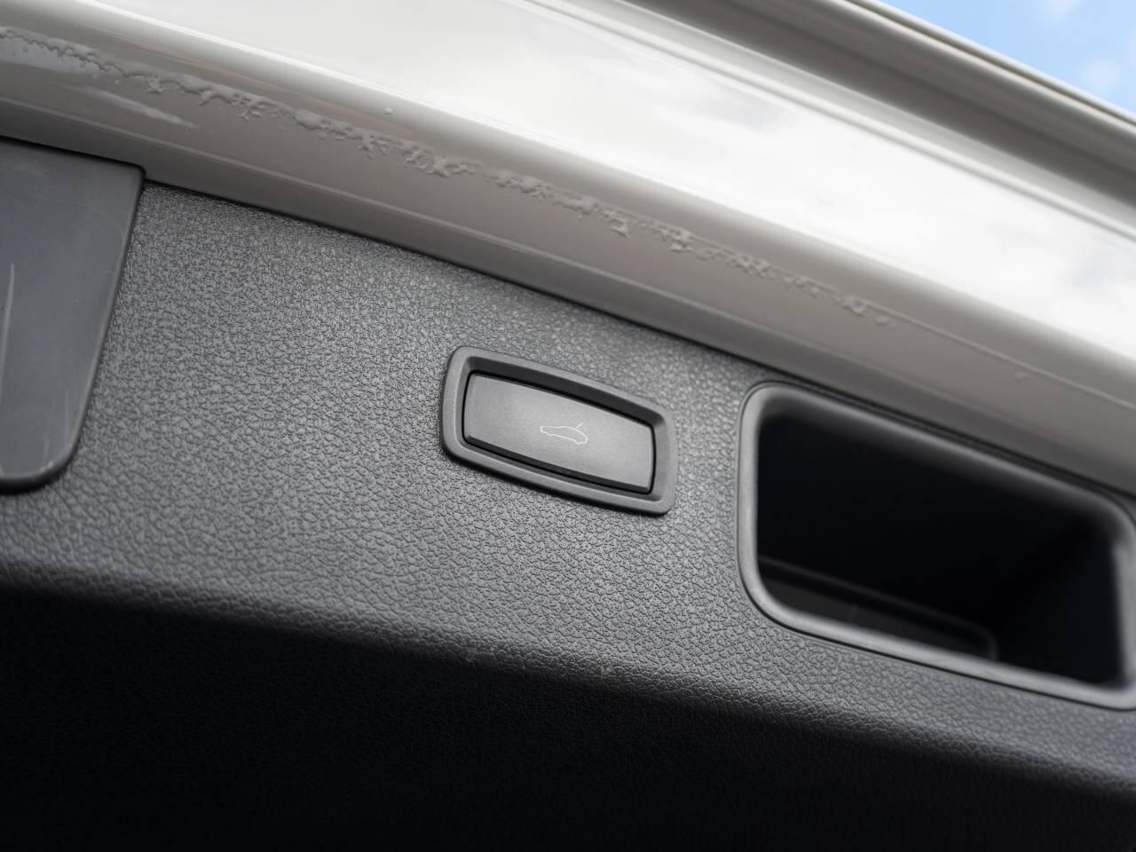 Porsche Macan view 44