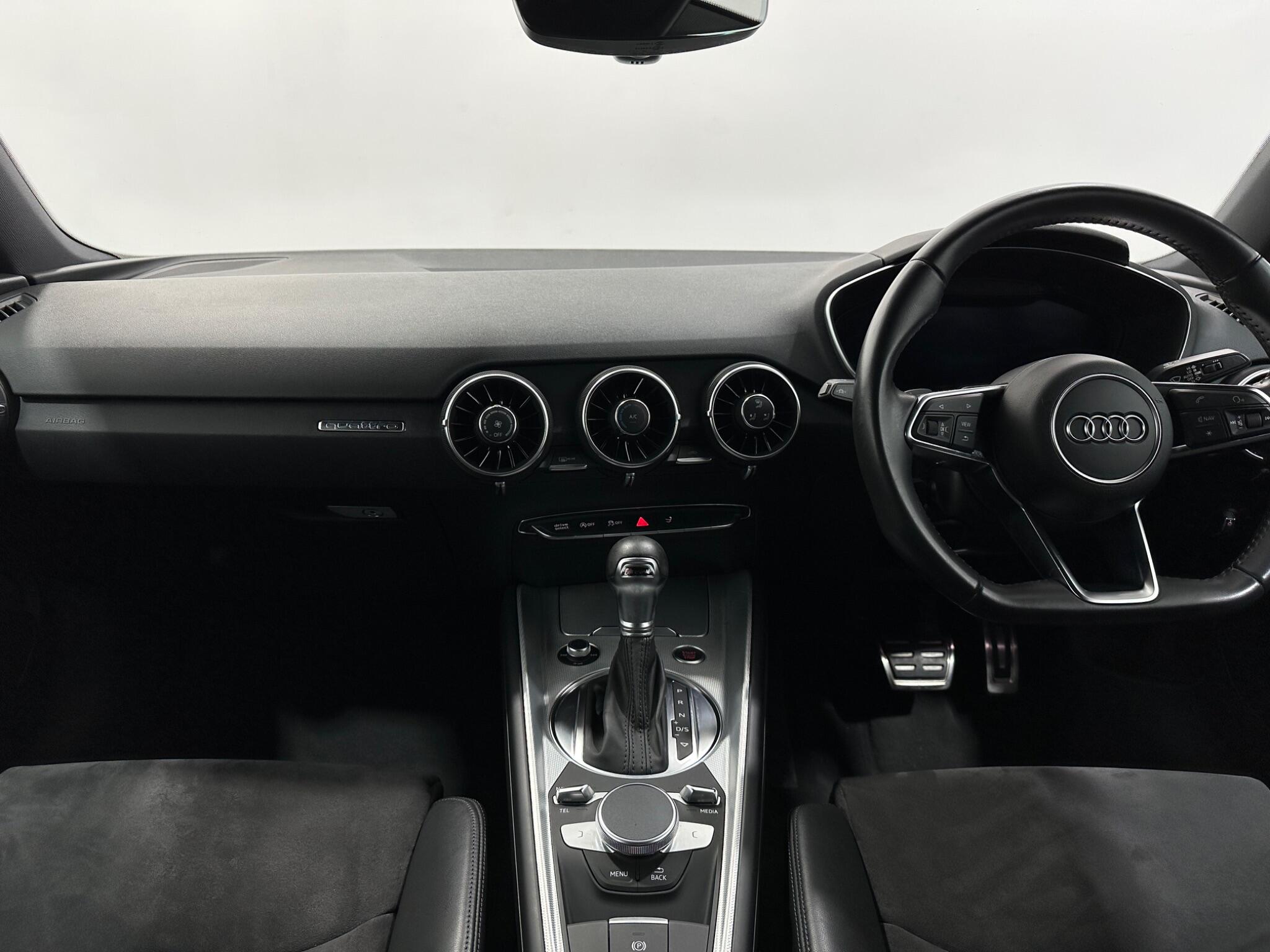 Audi TT view 22