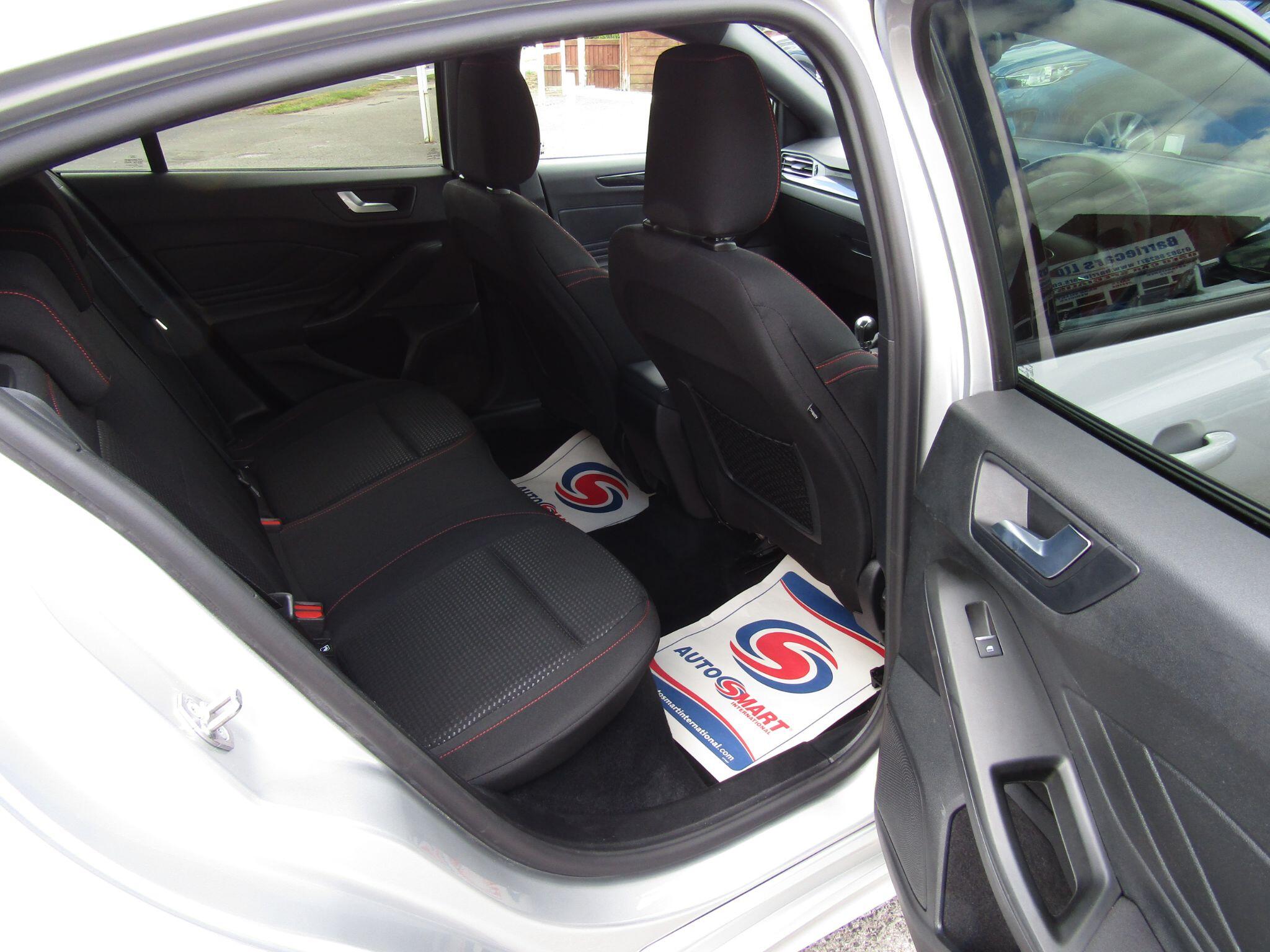 Ford Focus view 14