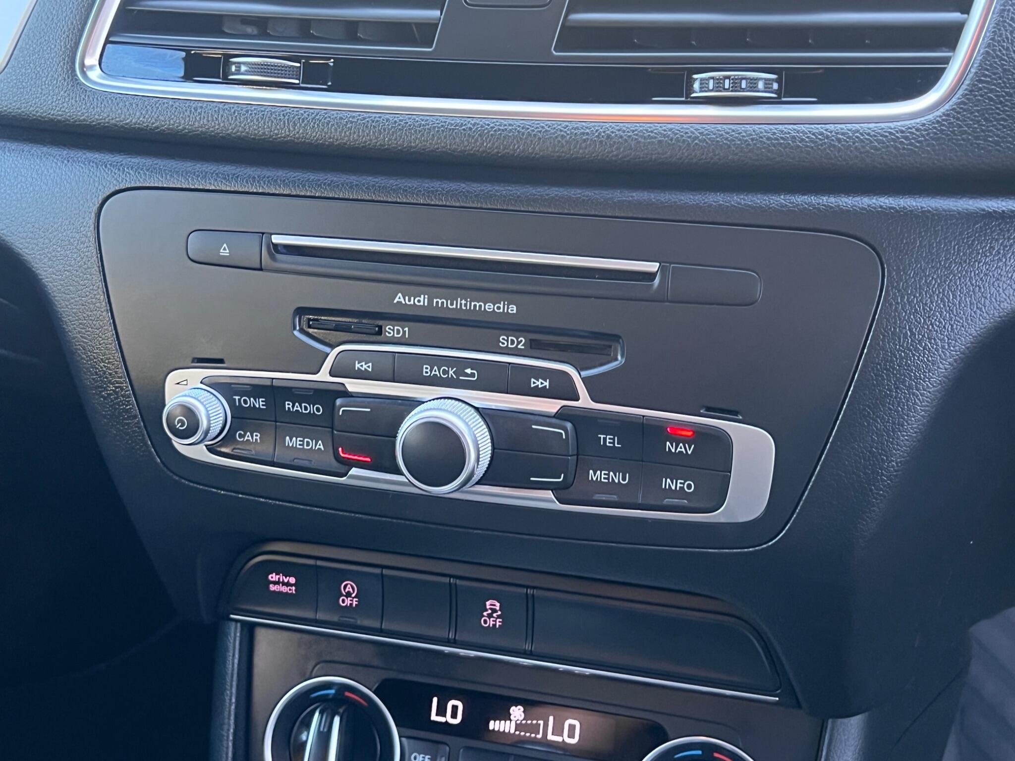 Audi Q3 view 22
