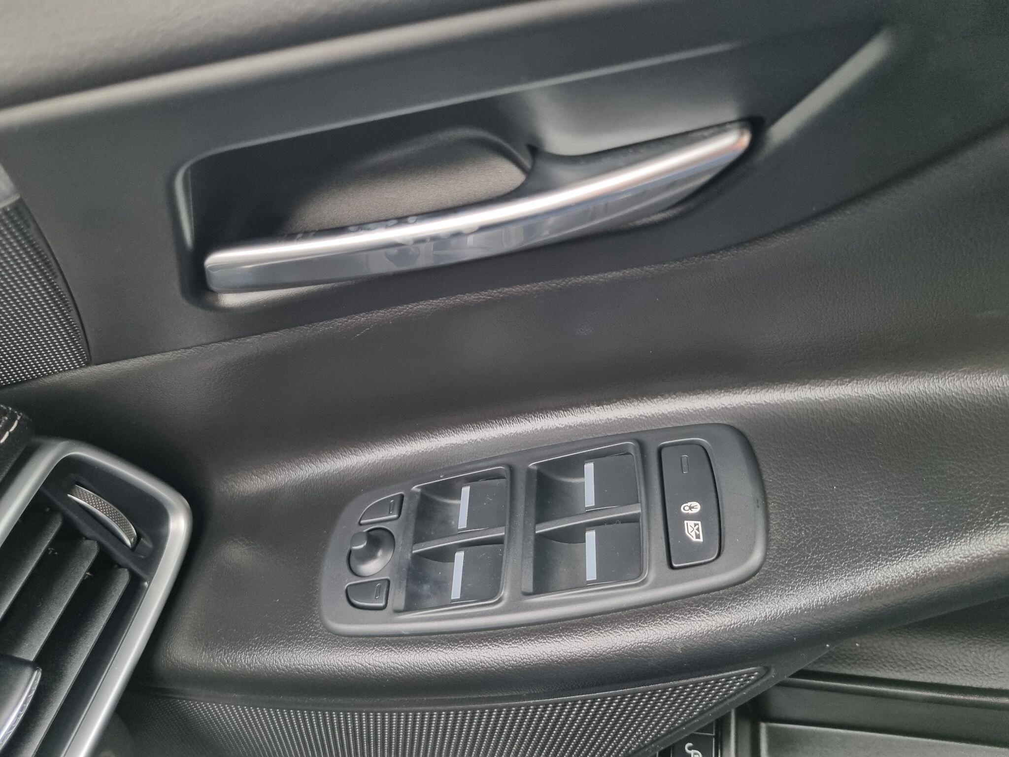 Jaguar Xe view 37