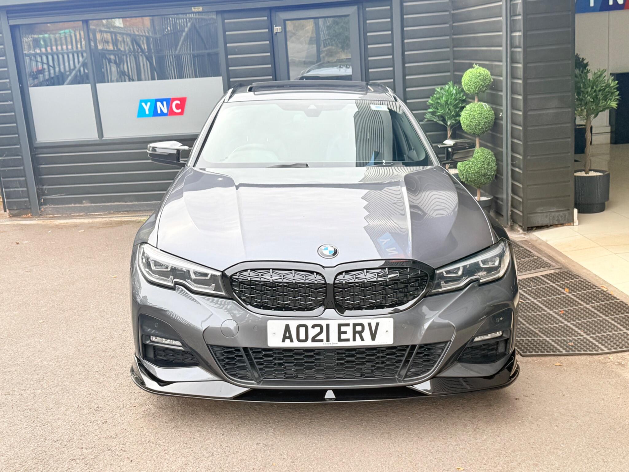BMW 3 Series view 18